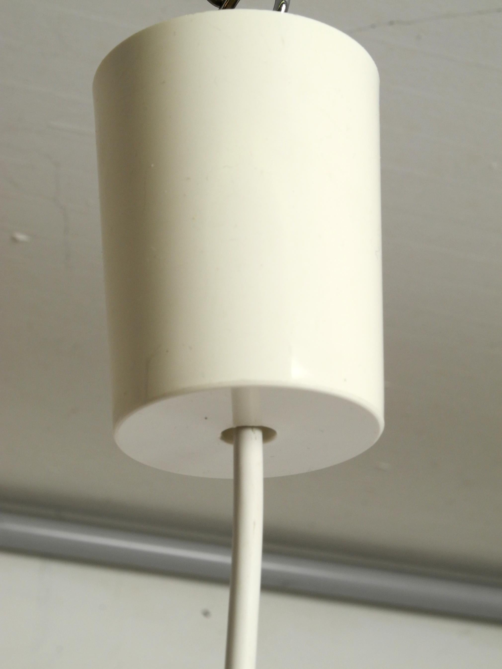 Beautiful 1960s ball cocoon ceiling lamp in very good original vintage condition For Sale 3