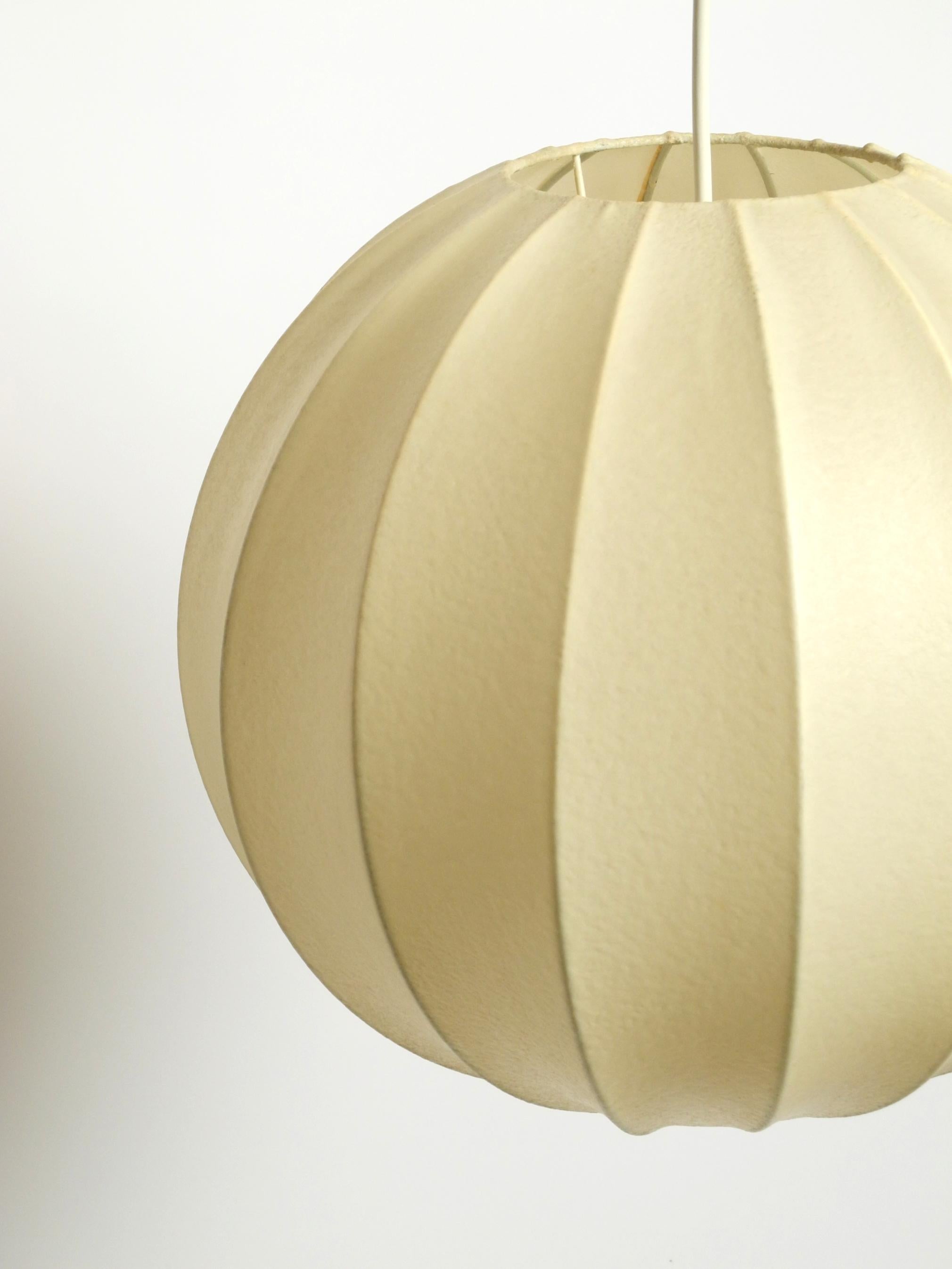 Beautiful 1960s ball cocoon ceiling lamp in very good original vintage condition For Sale 4