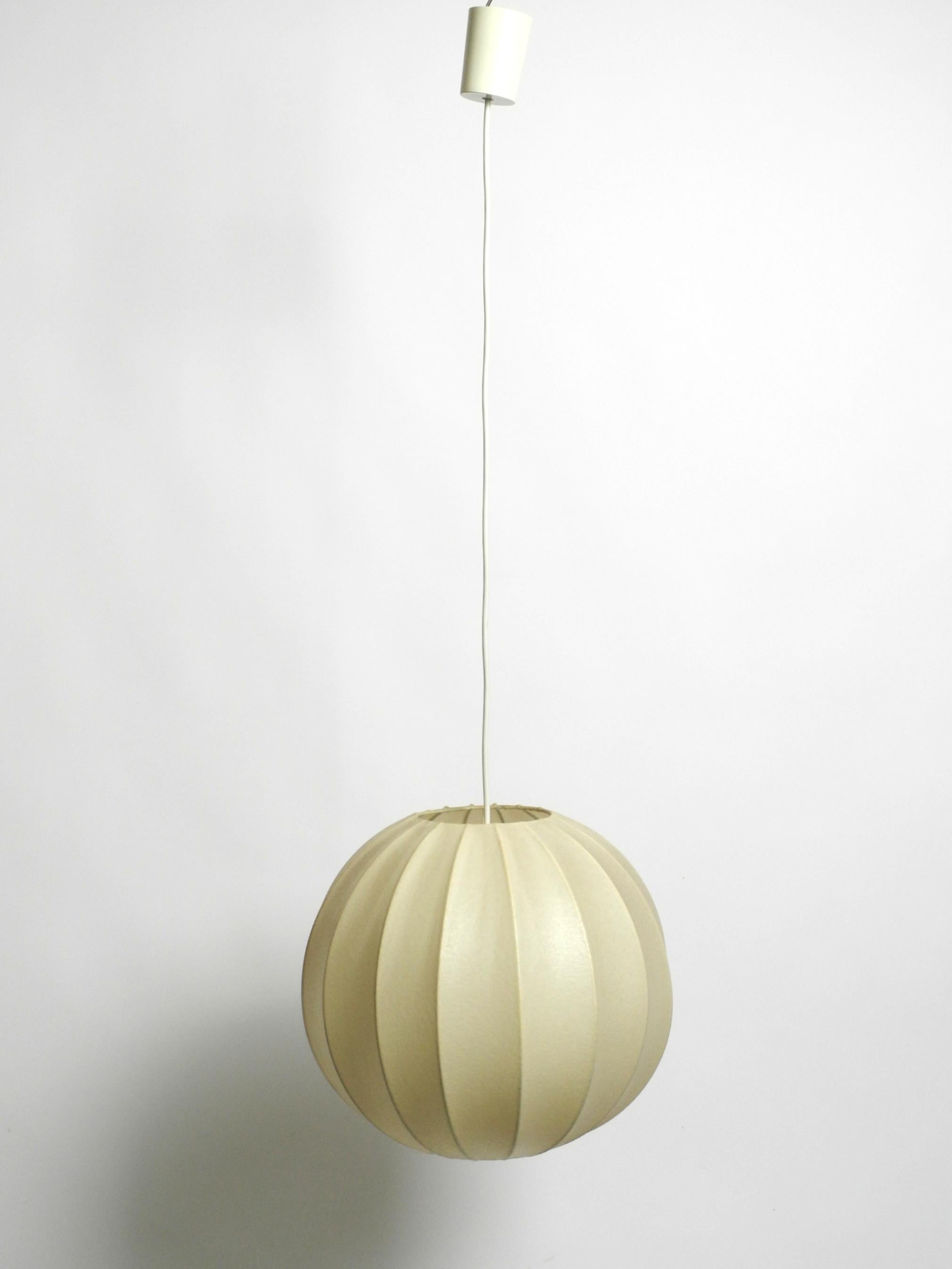 Beautiful 1960s ball cocoon ceiling lamp in very good original vintage condition For Sale 9