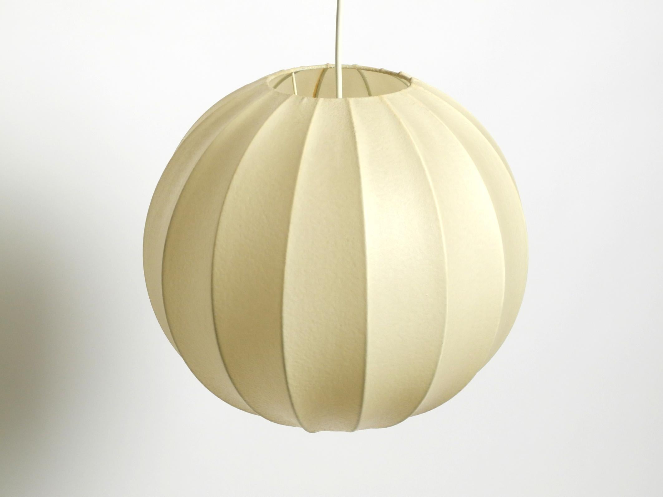 Mid-20th Century Beautiful 1960s ball cocoon ceiling lamp in very good original vintage condition For Sale