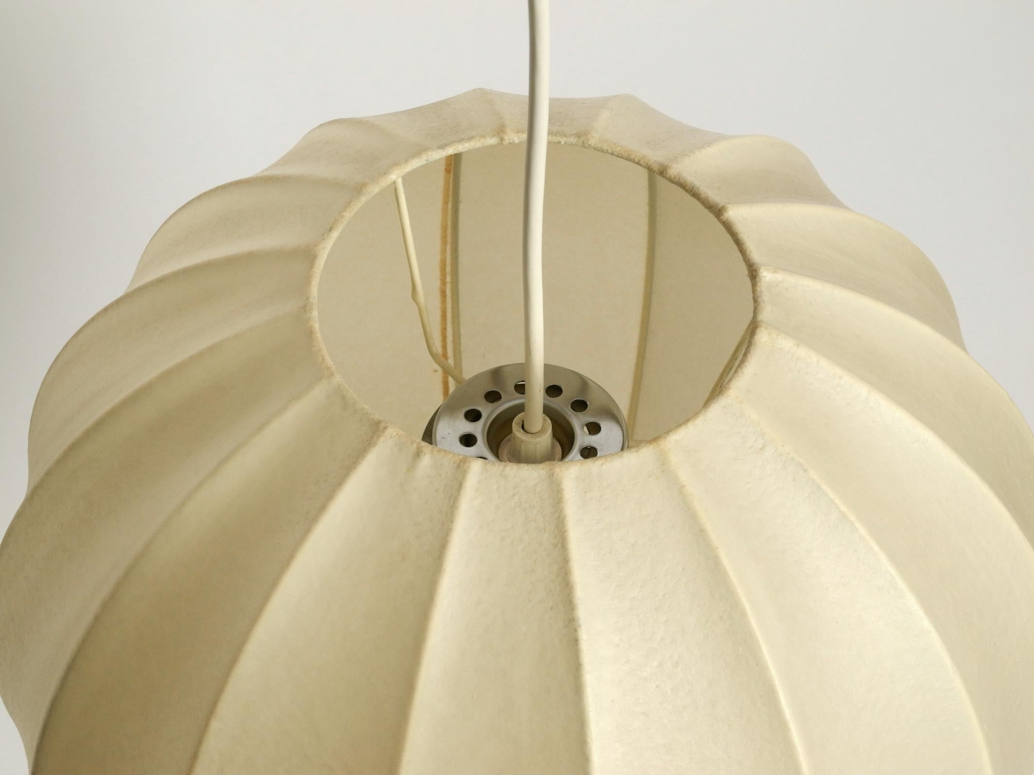 Beautiful 1960s ball cocoon ceiling lamp in very good original vintage condition For Sale 1