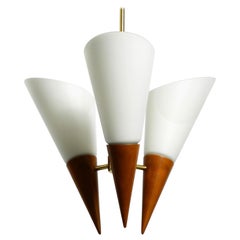 Schöne 1960er Deckenlampe aus Messing, Kirschholz mit großen Glasschirmen