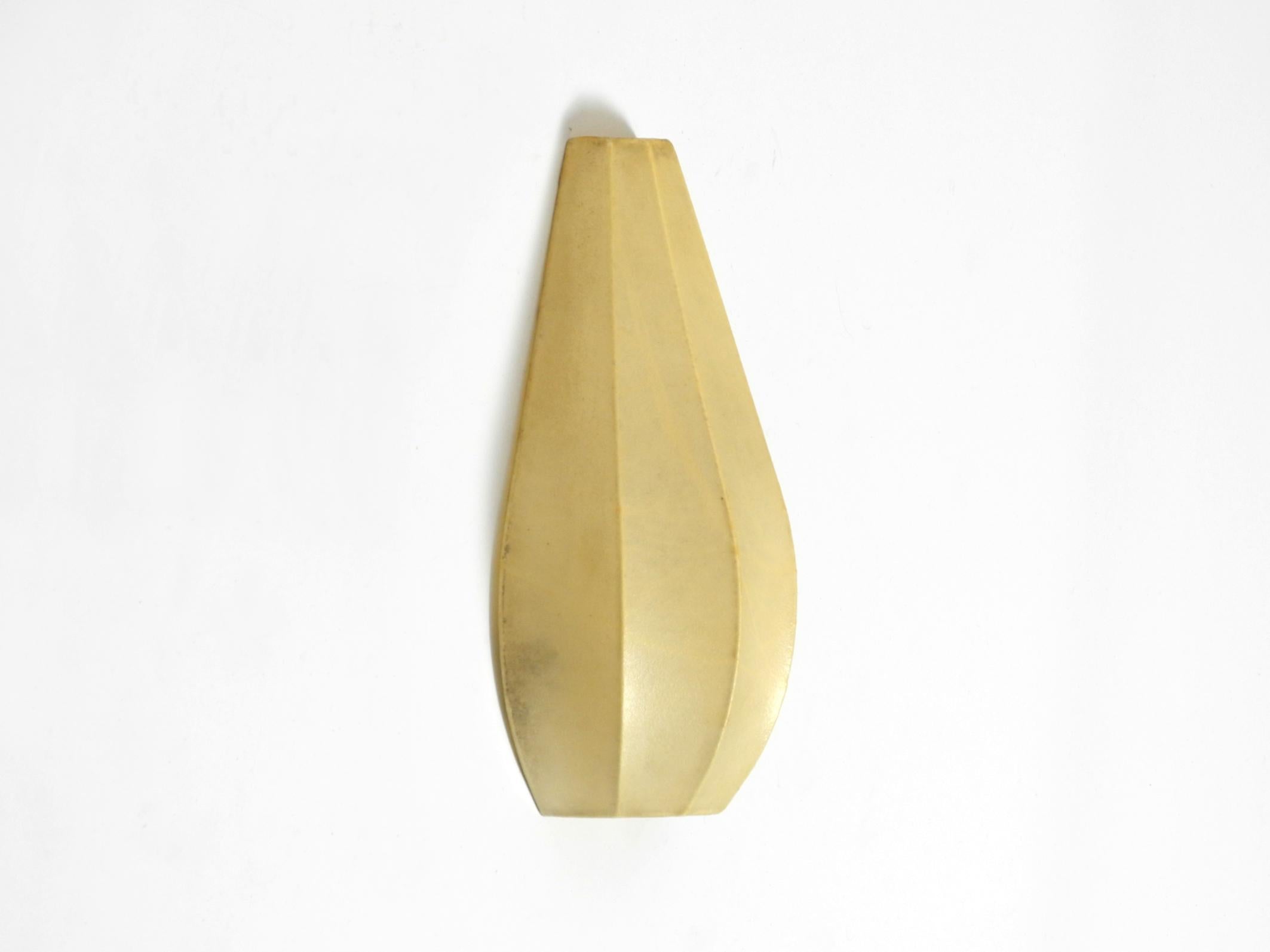 Schöne 1960er Cocoon Wandlampe mit Zugschalter (Moderne der Mitte des Jahrhunderts) im Angebot