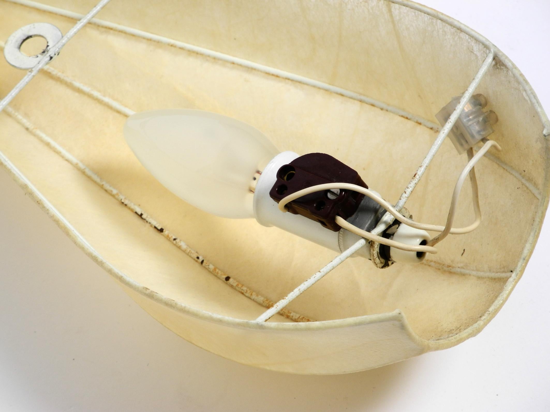 Schöne 1960er Cocoon Wandlampe mit Zugschalter im Angebot 2