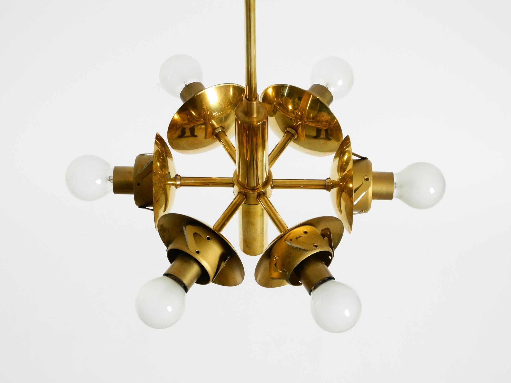 Beautiful 1960s Kaiser Leuchten brass ceiling lamp with 6 opal glass shades en vente 5