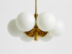 Preciosa lámpara de techo de latón Kaiser Leuchten de los años 60 con 6 pantallas de cristal opalino