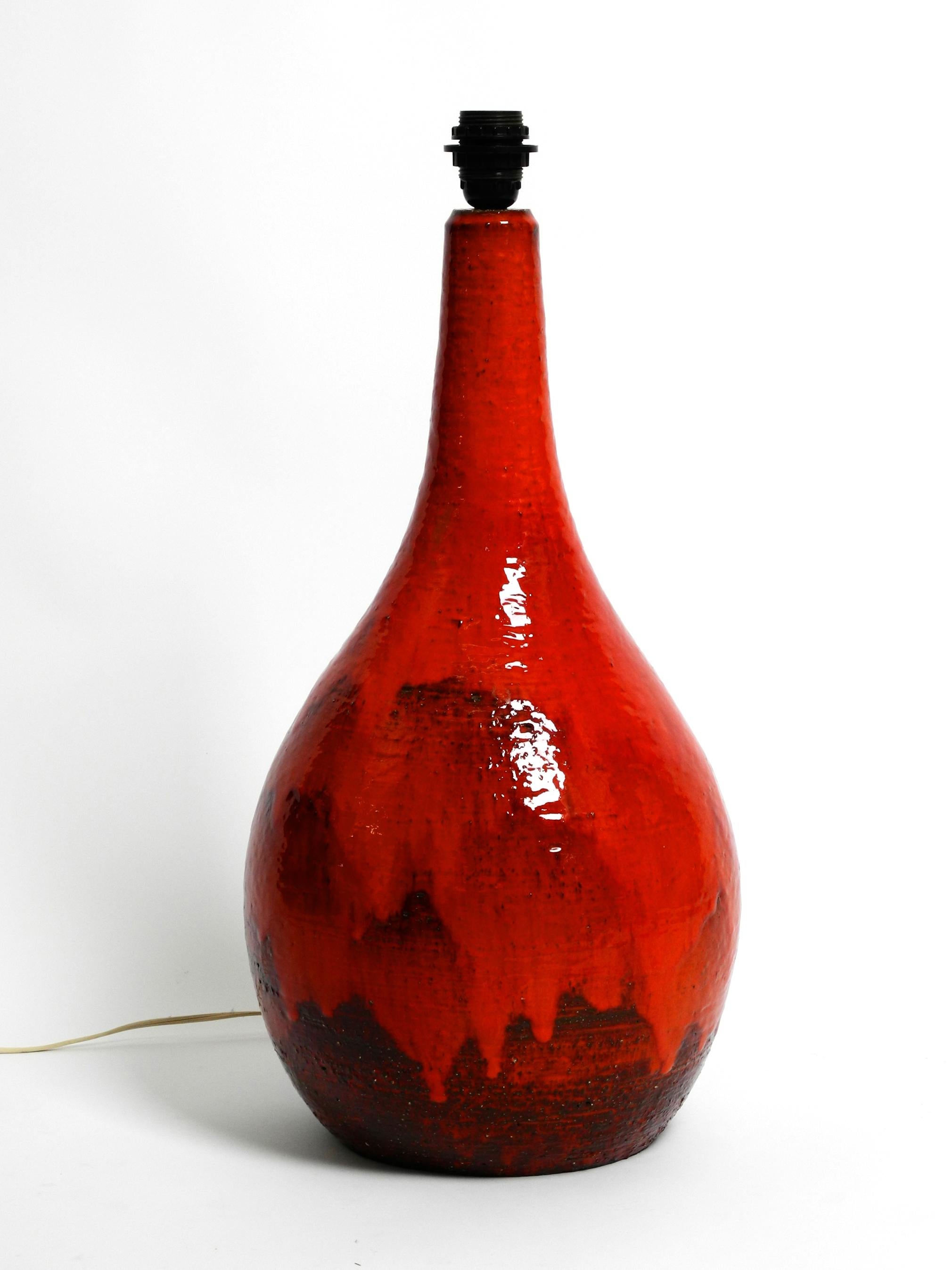 Beautiful 1960s Large Hand Painted Red Ceramic Floor Lamp In Good Condition For Sale In München, DE