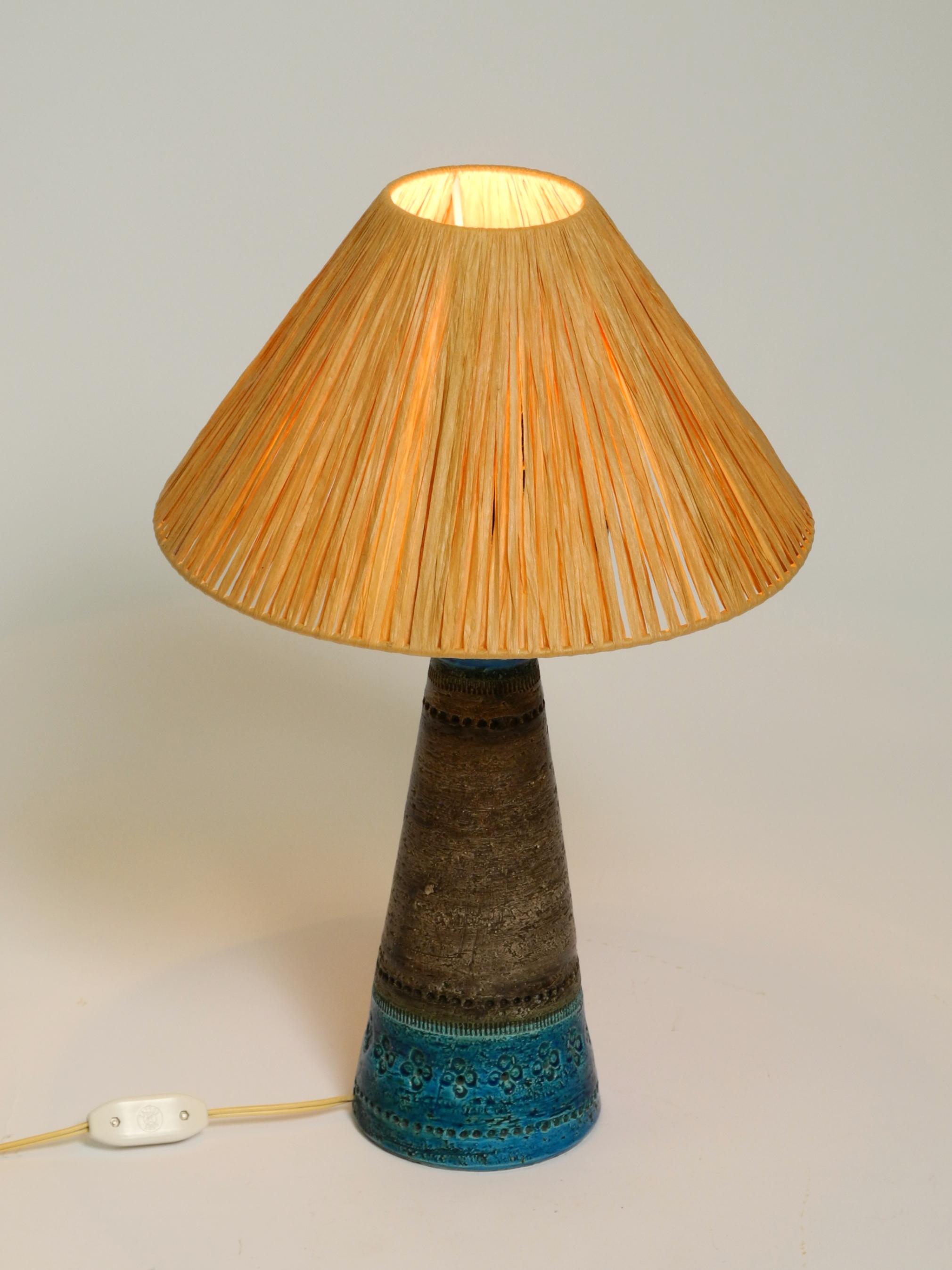 Magnifique lampe de table en céramique bleue Rimini des années 1960 par Aldo Londi pour Bitossi Italie Bon état - En vente à München, DE