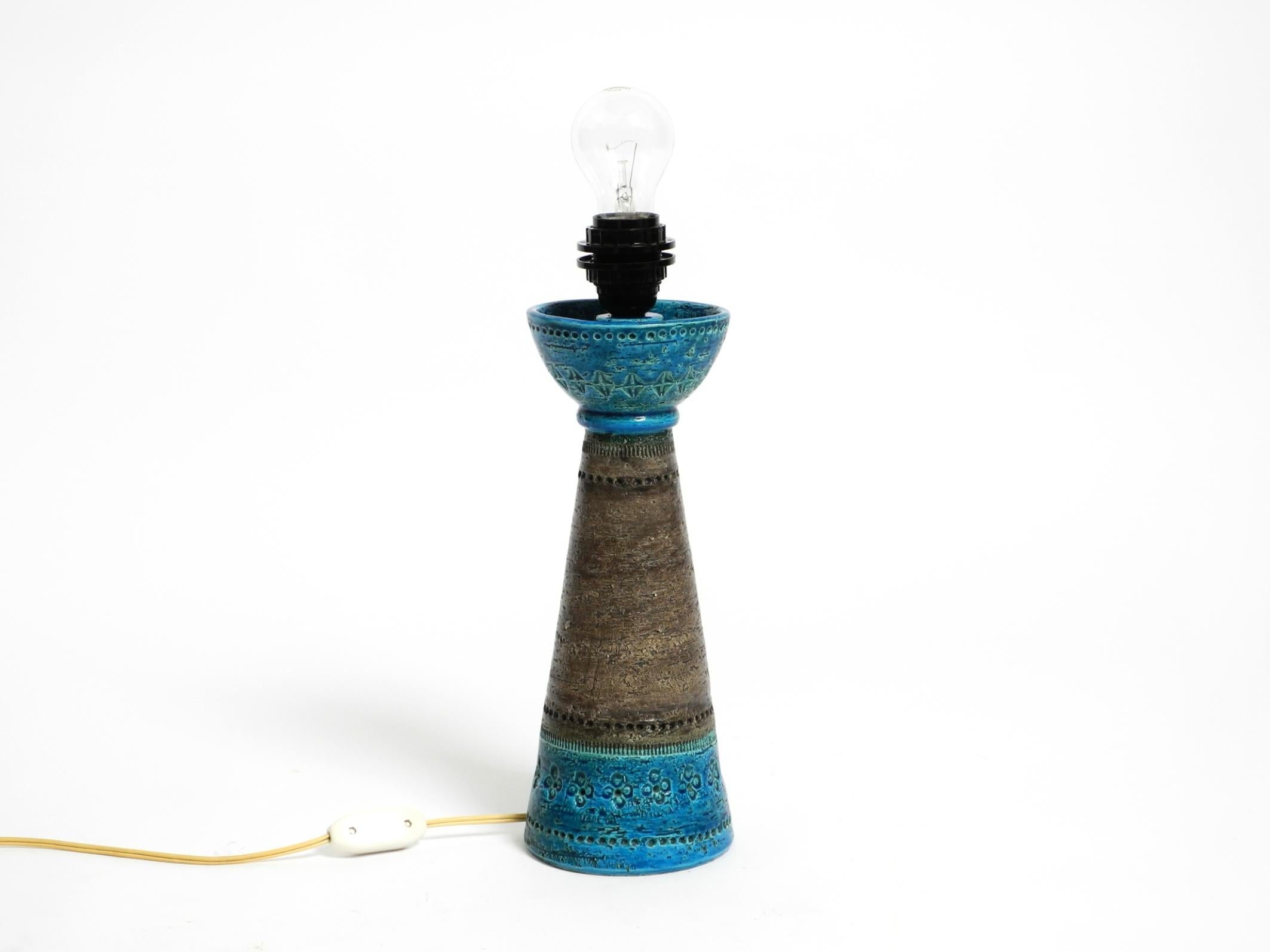 Milieu du XXe siècle Magnifique lampe de table en céramique bleue Rimini des années 1960 par Aldo Londi pour Bitossi Italie en vente
