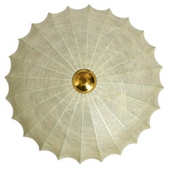 Schöne runde Cocoon-Deckenleuchte aus den 1960er Jahren mit Metallrahmen