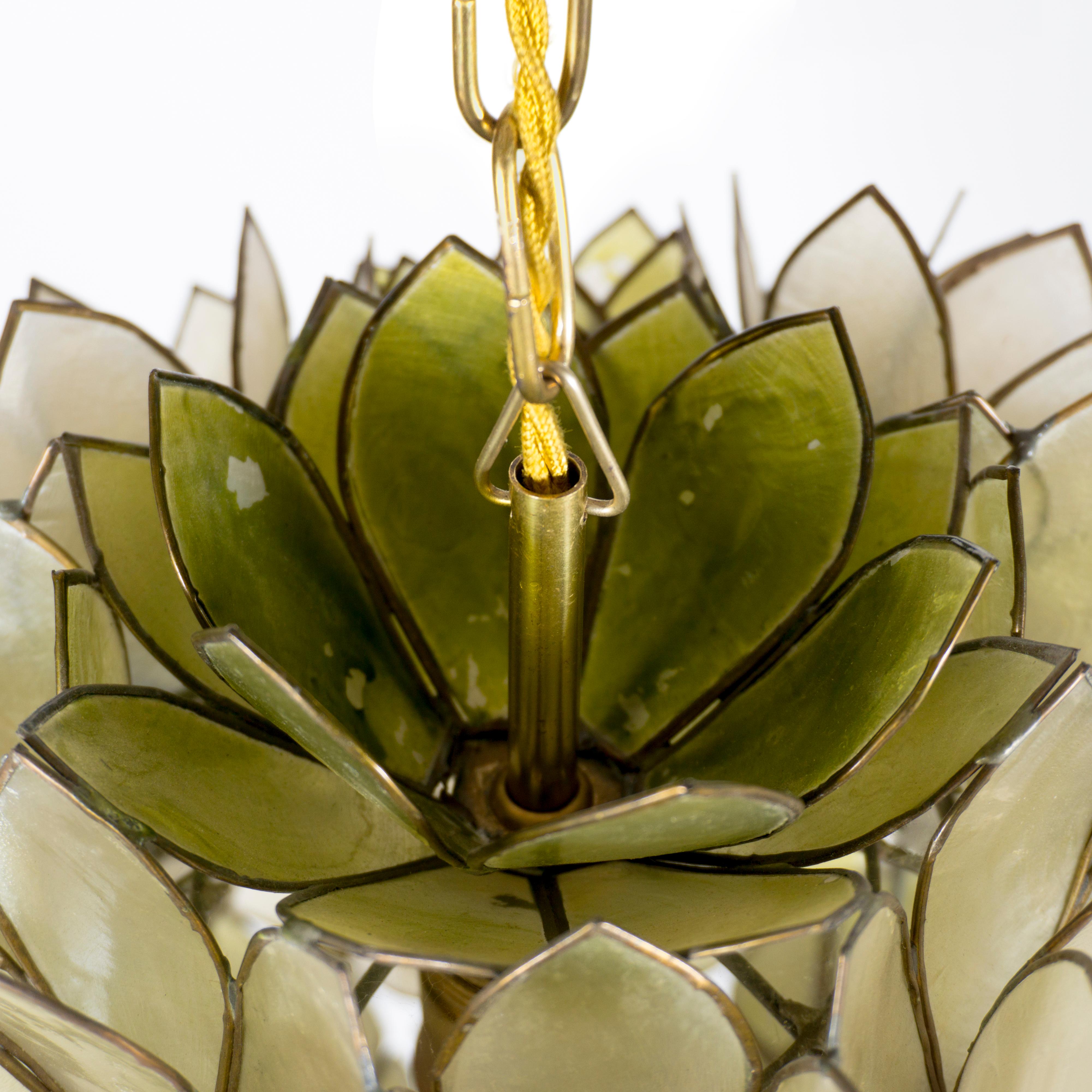 Beautiful 1970s Capiz Lotus Shell Mother-of-Pearl Ceiling Light with Brass Chain For Sale 3