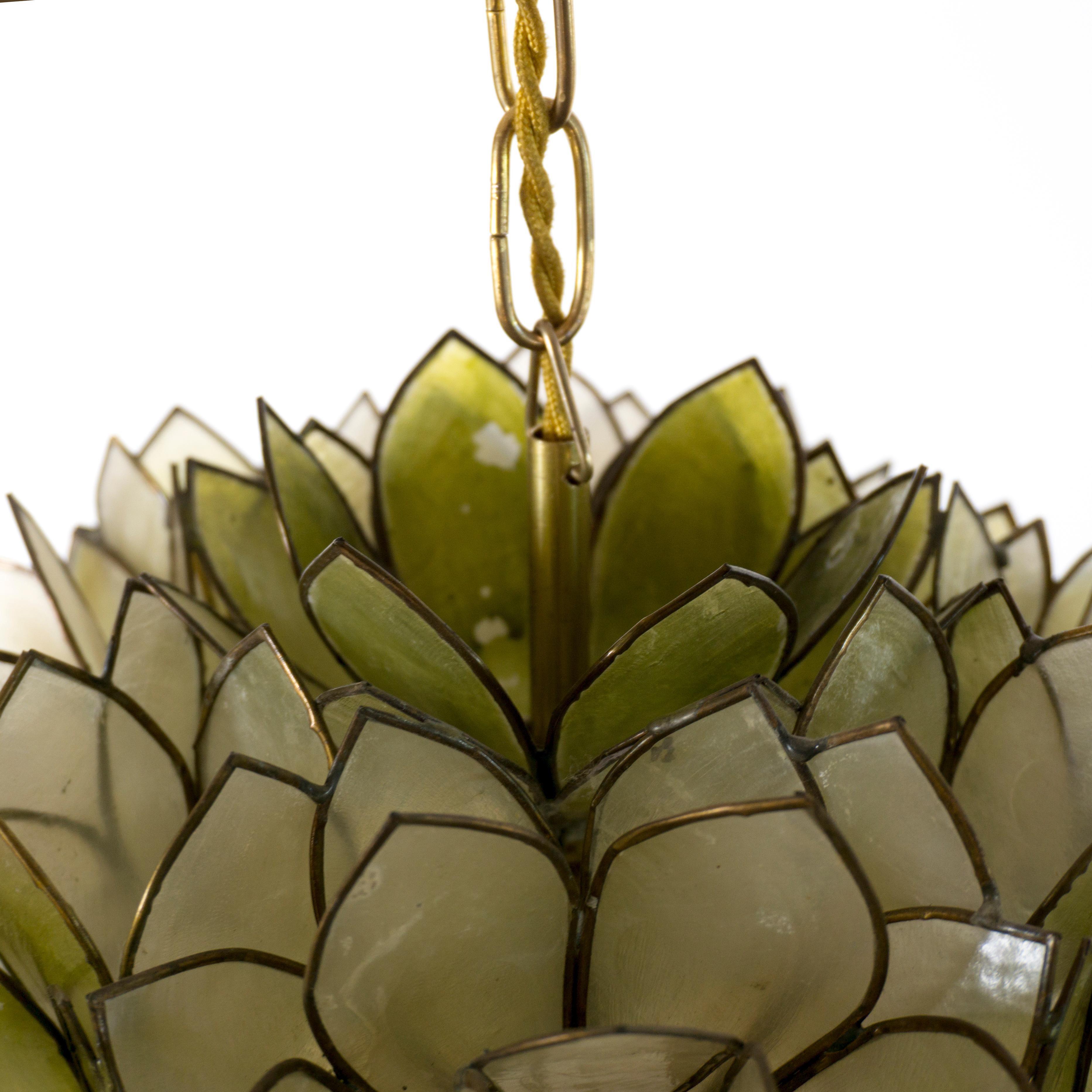 Beautiful 1970s Capiz Lotus Shell Mother-of-Pearl Ceiling Light with Brass Chain For Sale 2