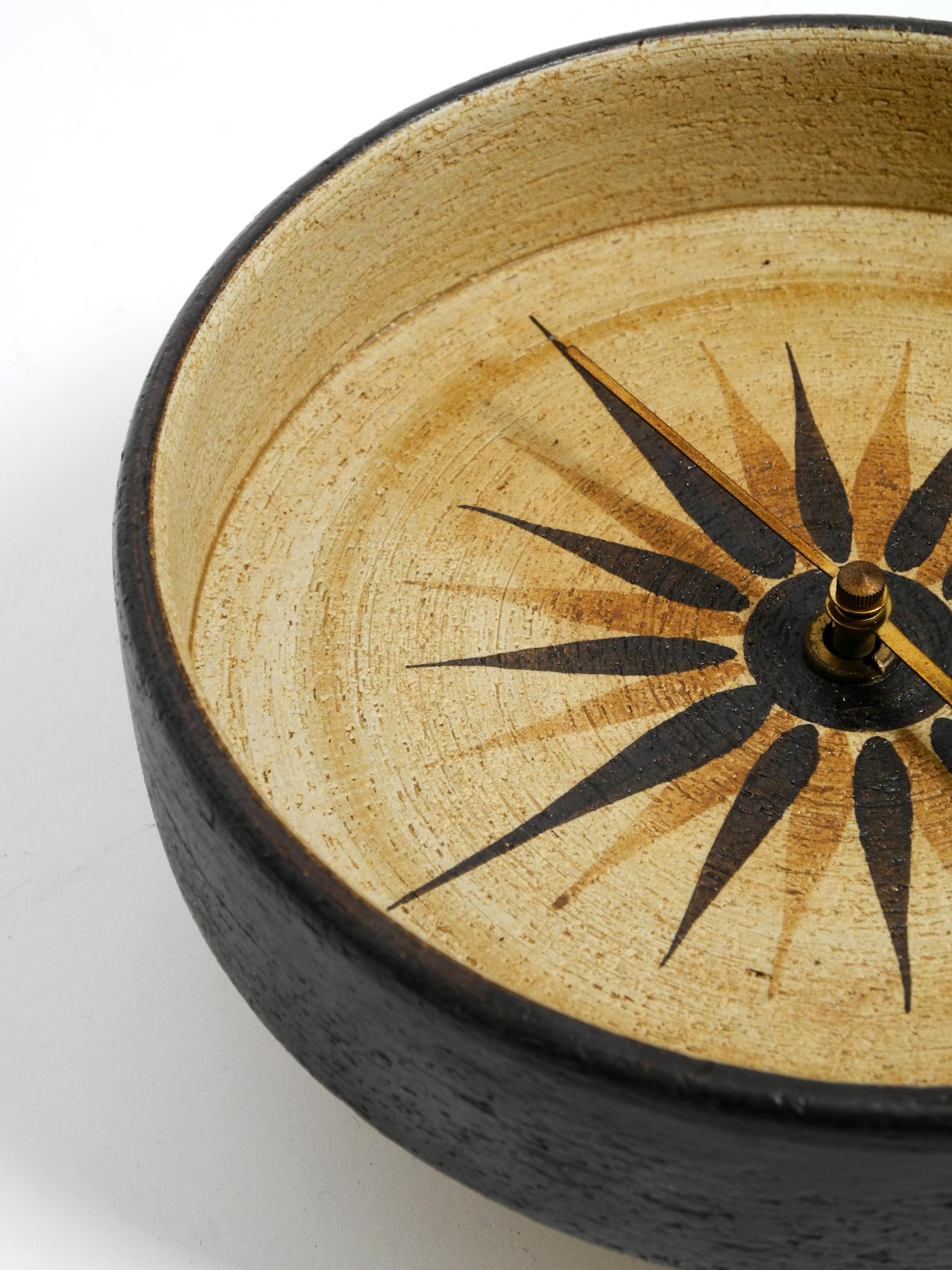 Bellissimo orologio da parete rotondo in ceramica fatto a mano degli anni '70 in vendita 8