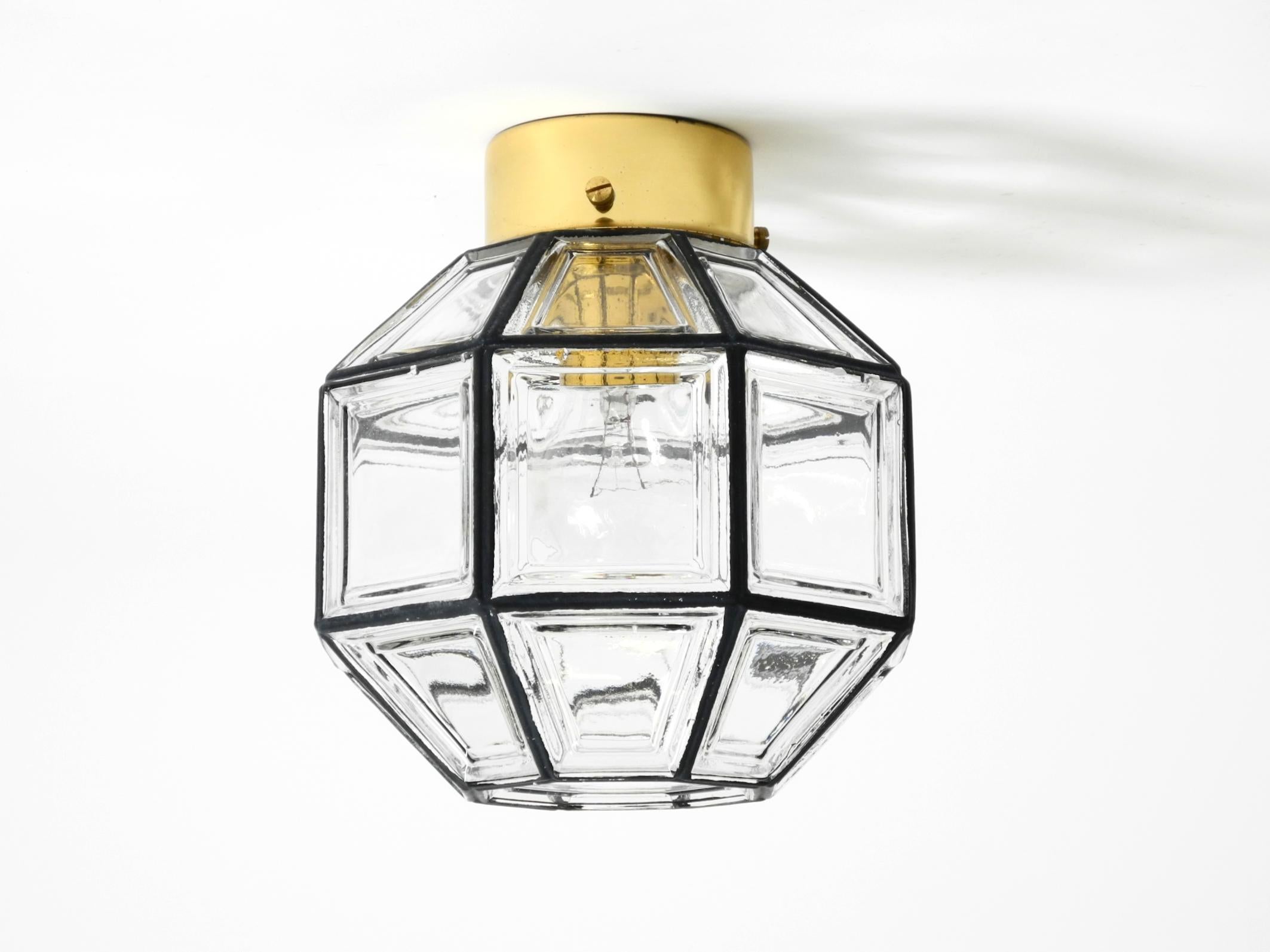Bellissima lampada da soffitto in vetro di Limburg degli anni '70 a forma di ottagono in vendita 10