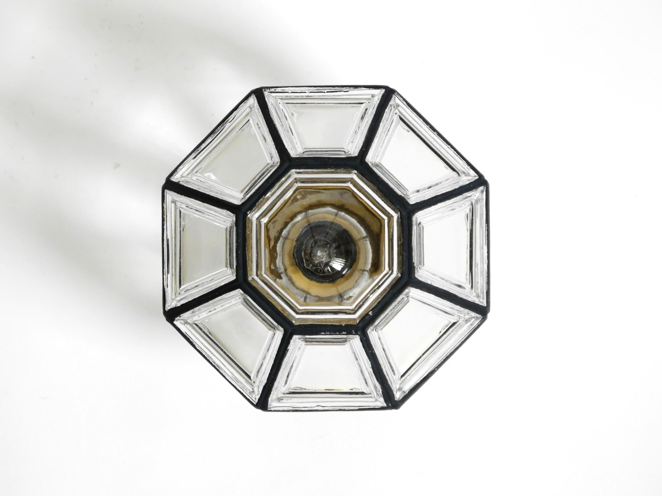 Bellissima lampada da soffitto in vetro di Limburg degli anni '70 a forma di ottagono In condizioni buone in vendita a München, DE