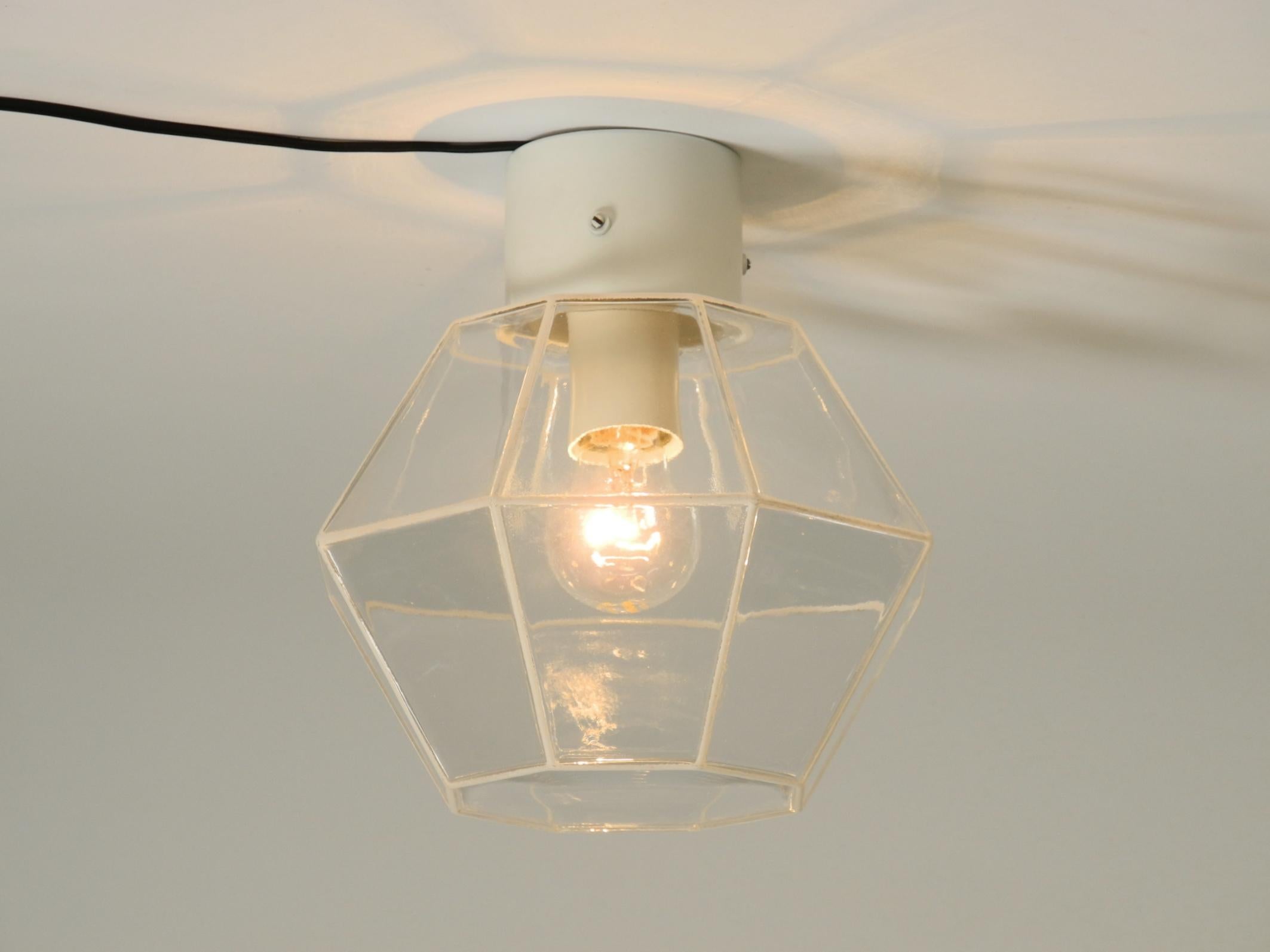 Fine XX secolo Bellissima lampada da soffitto in vetro di Limburg degli anni '70 a forma di ottagono in vendita