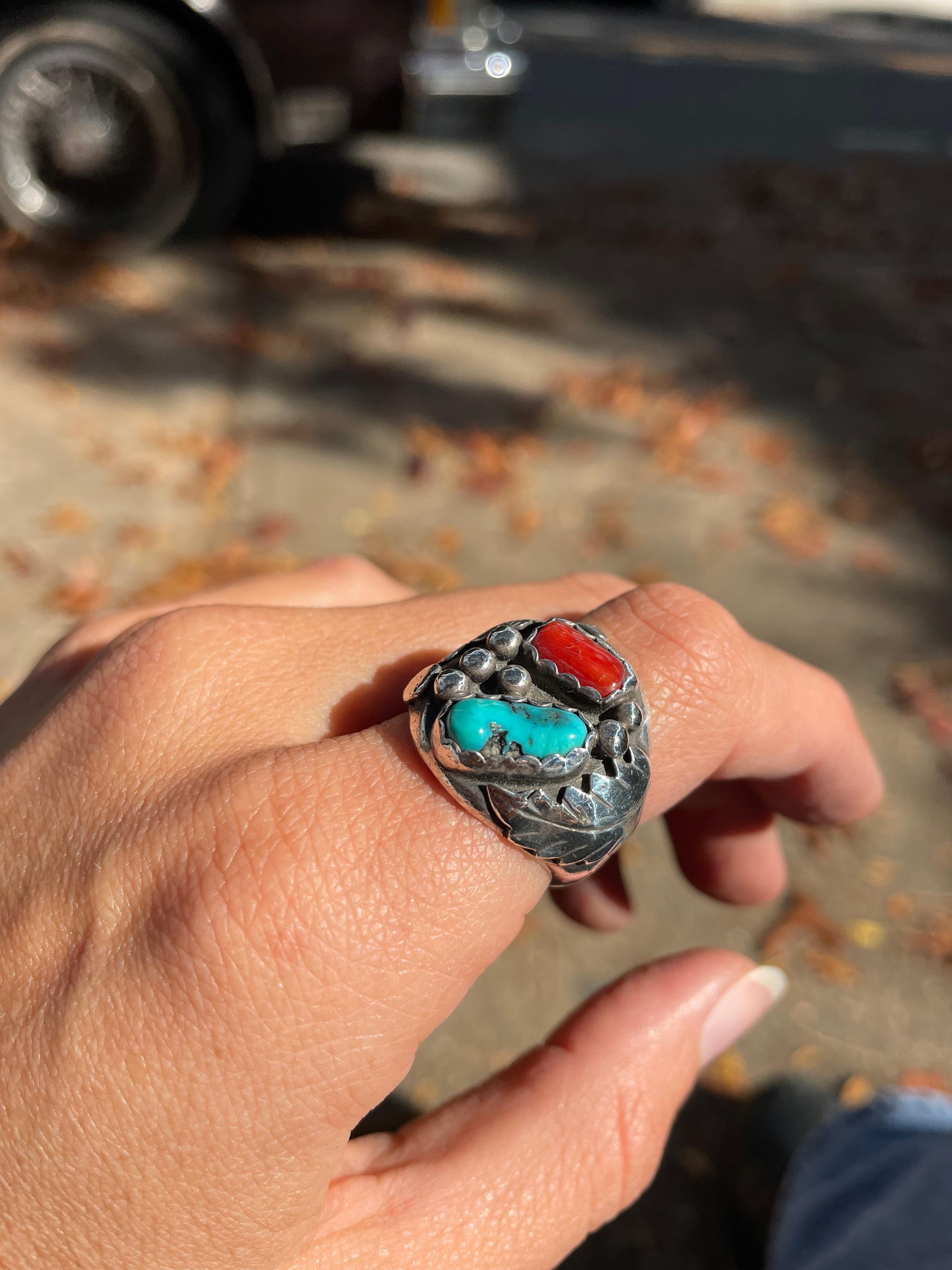 Native American Beautiful 1970s Navajo Turquoise and Carnelian Sterling Silver Ring  For Sale