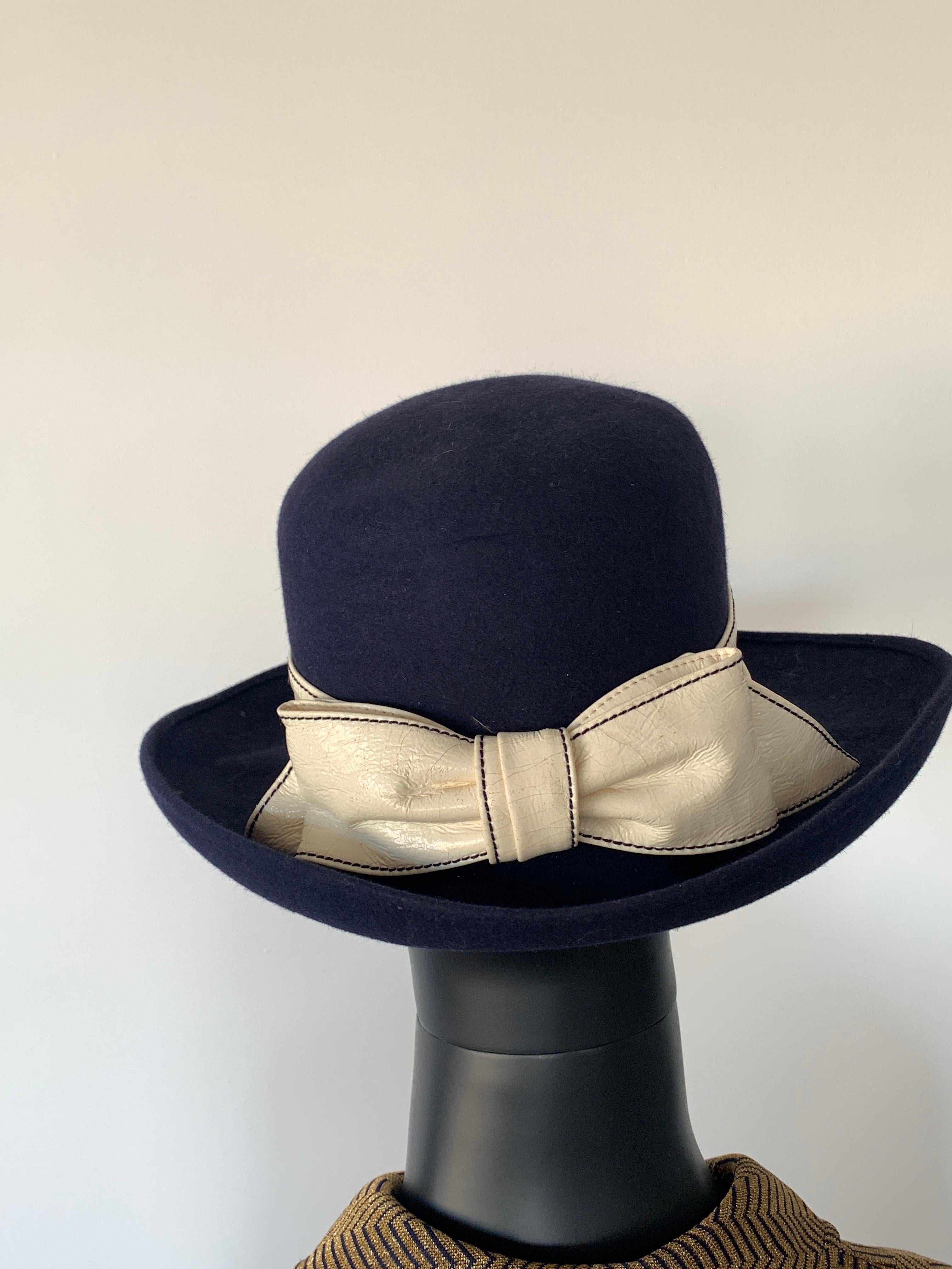 Beautiful 1970s Navy Felt Vintage Hat For Sale 2