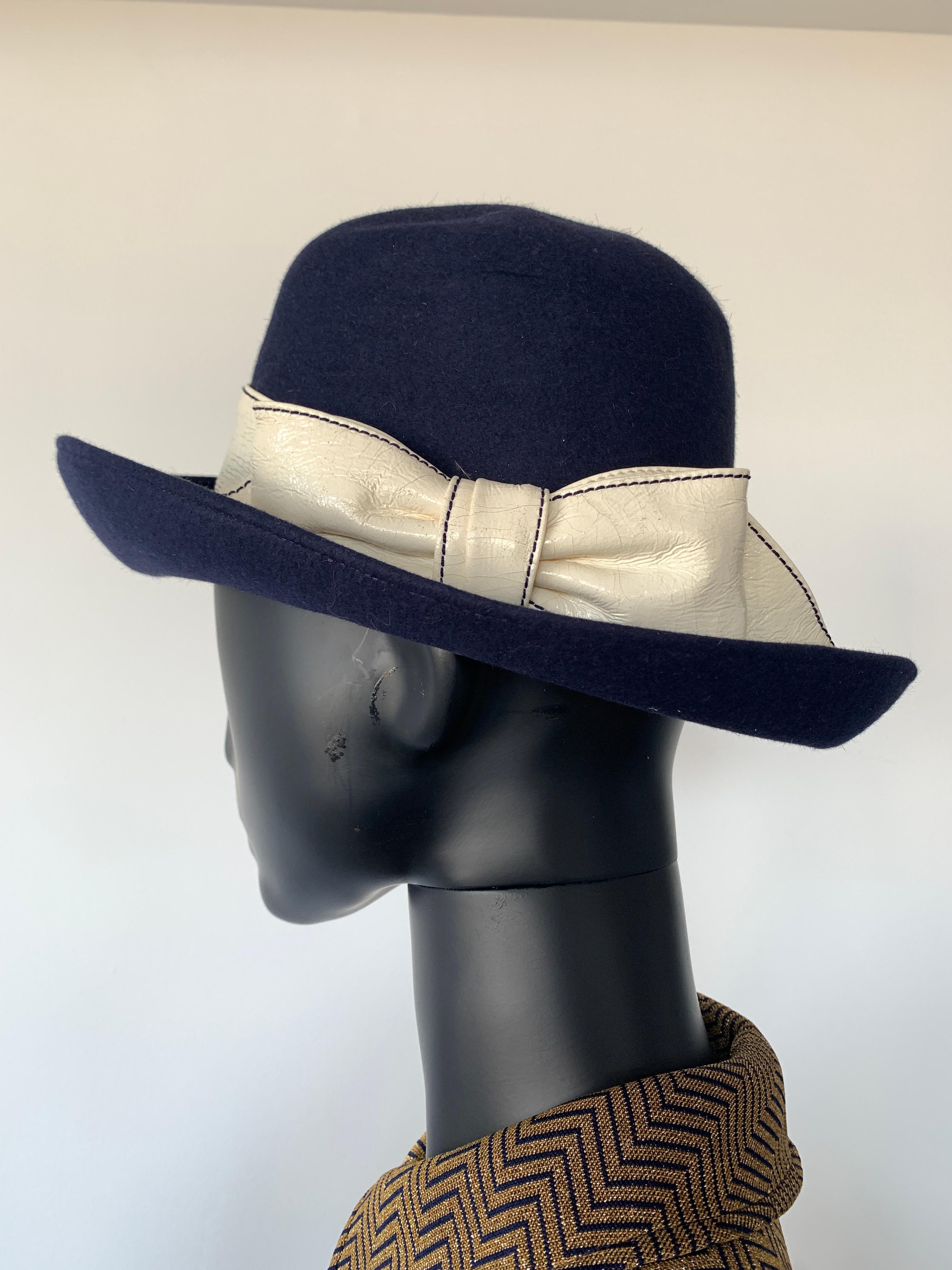 Beautiful 1970s Navy Felt Vintage Hat For Sale 3