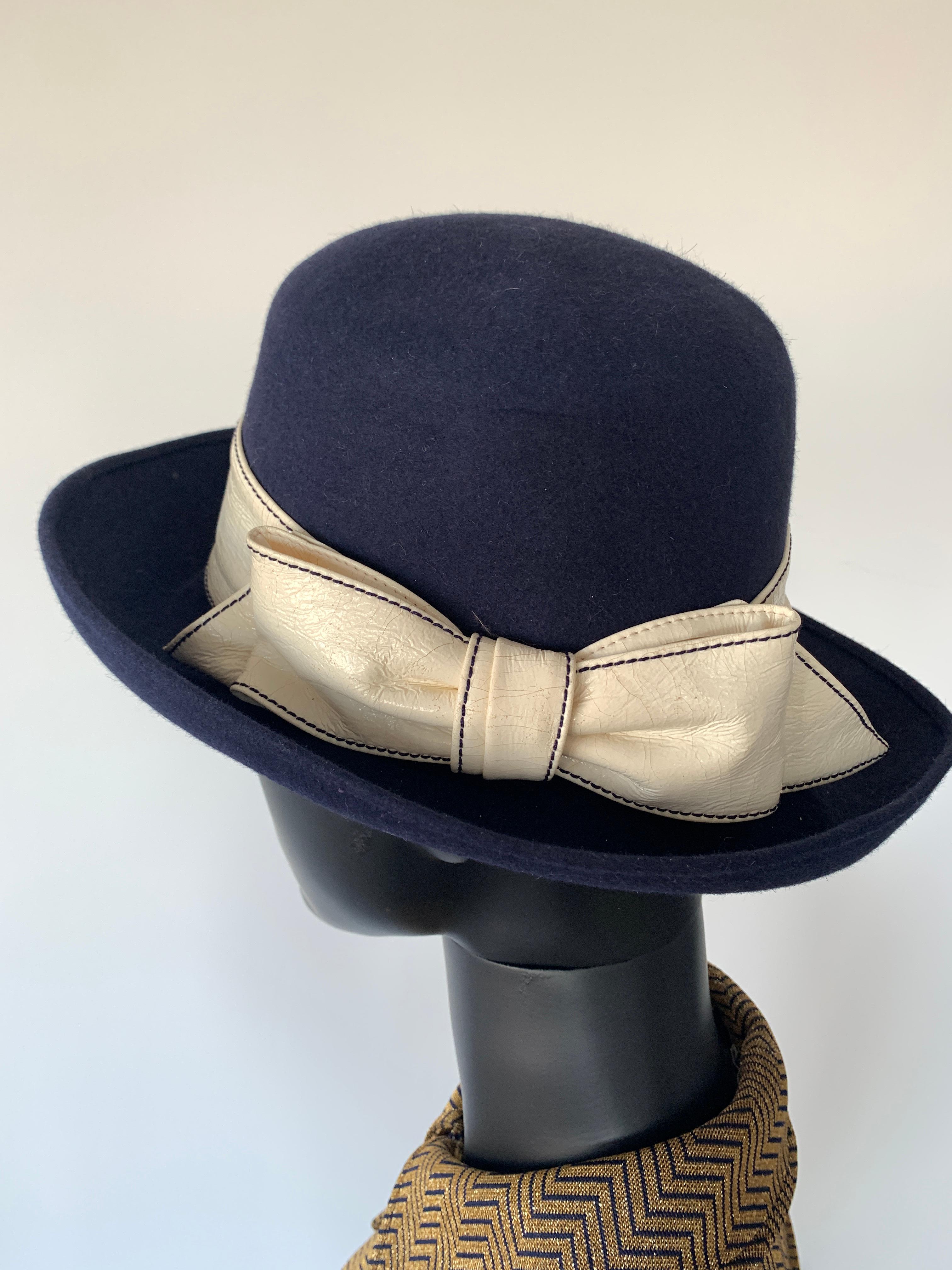 Beautiful 1970s Navy Felt Vintage Hat For Sale 4