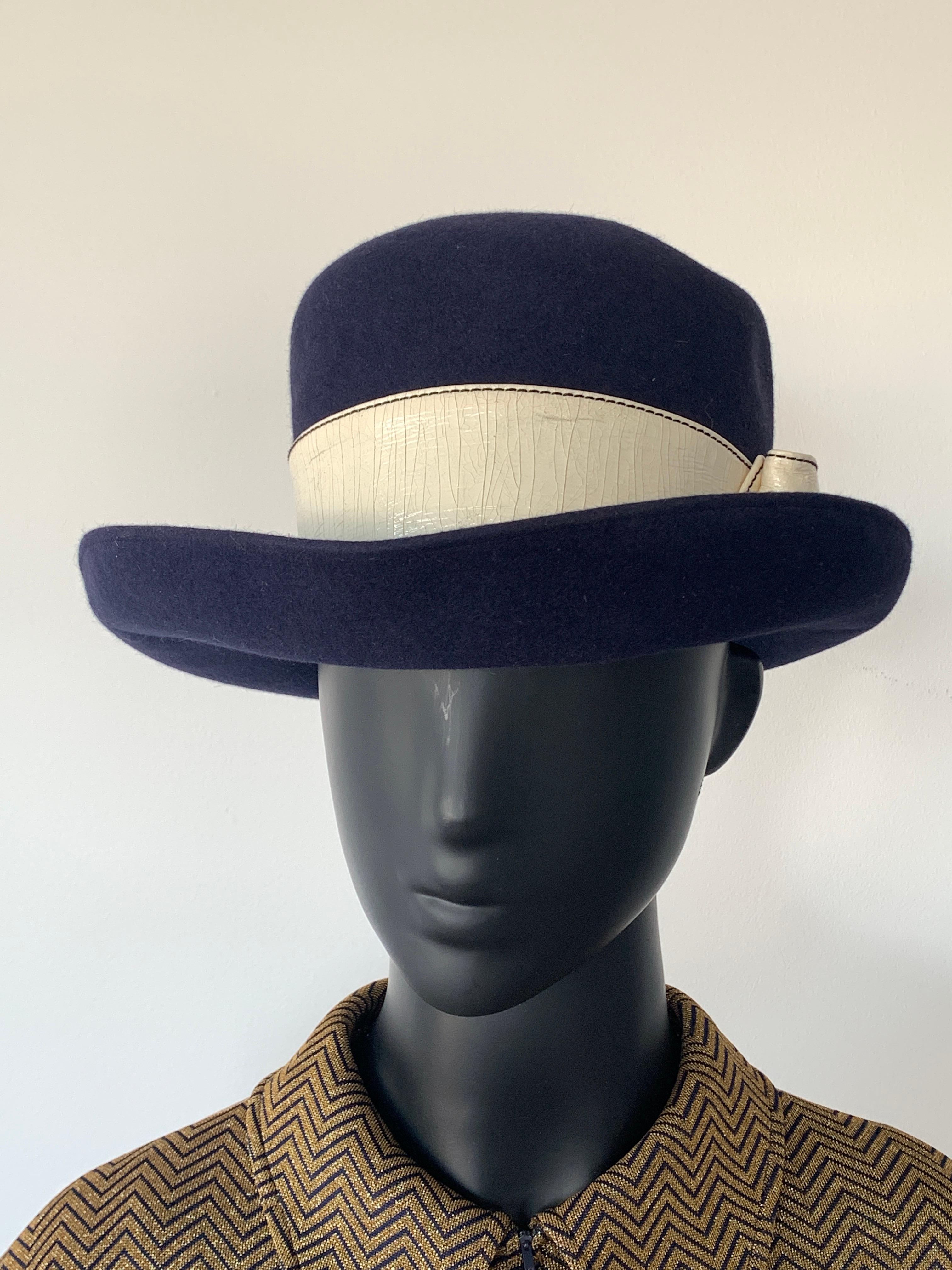 Beautiful 1970s Navy Felt Vintage Hat For Sale 5