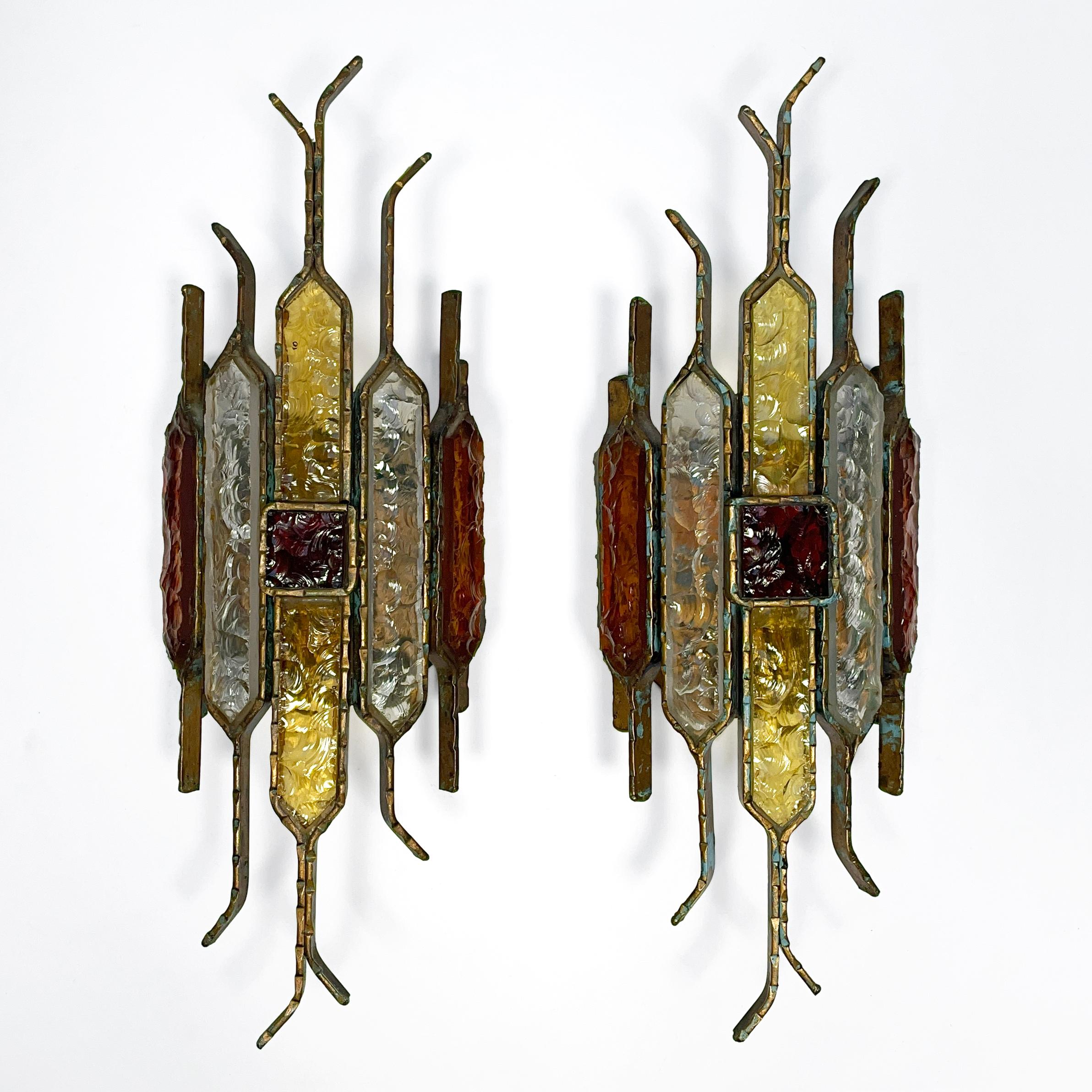 Italian Beautiful 1970s Pair of Brutalist Hammered Glass Sconces by Longobard, Italy For Sale