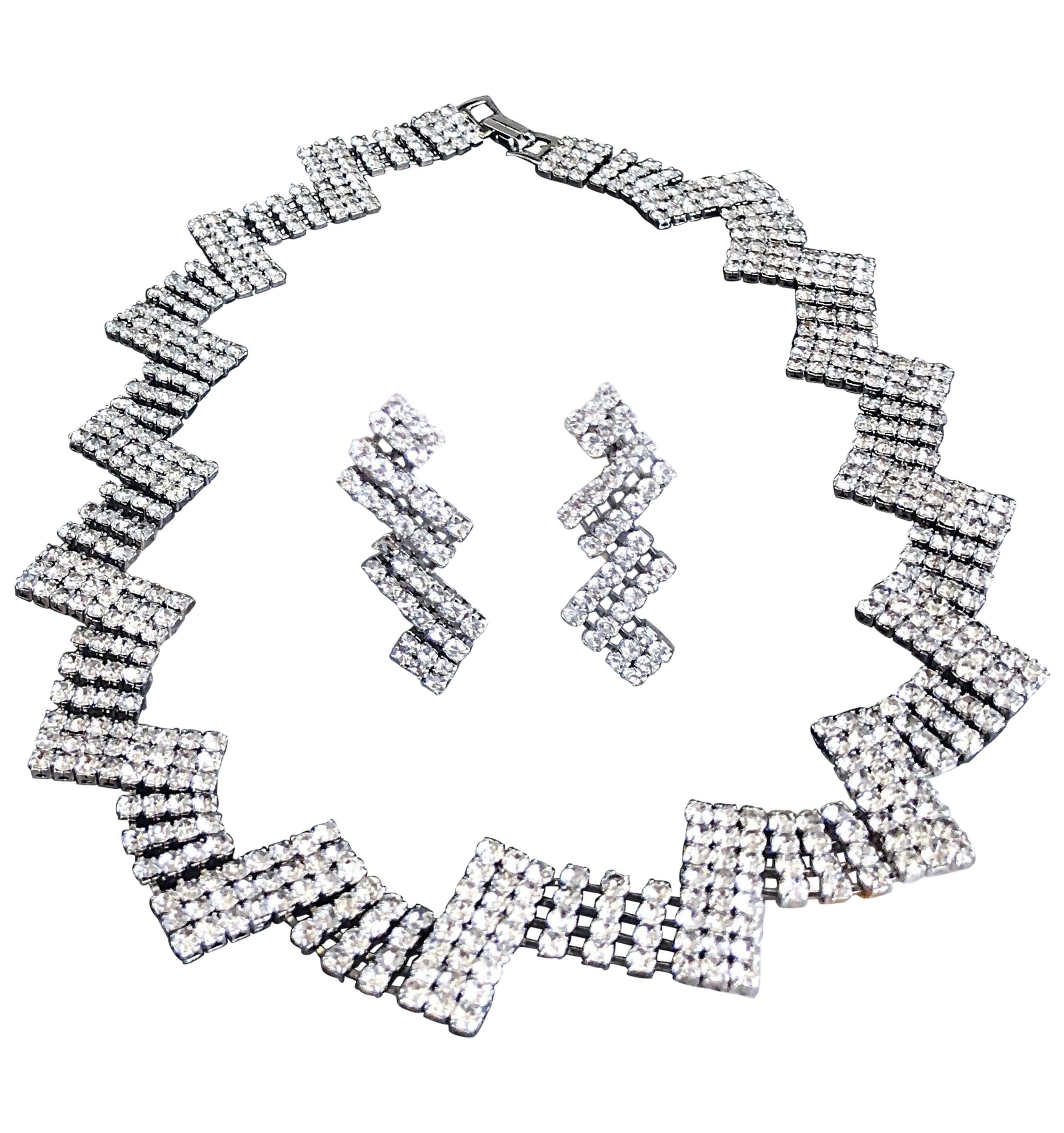 Schöne 1970er Strass Diamanté Zig Zag Vintage 70er Jahre Halskette + Ohrringe Set im Angebot