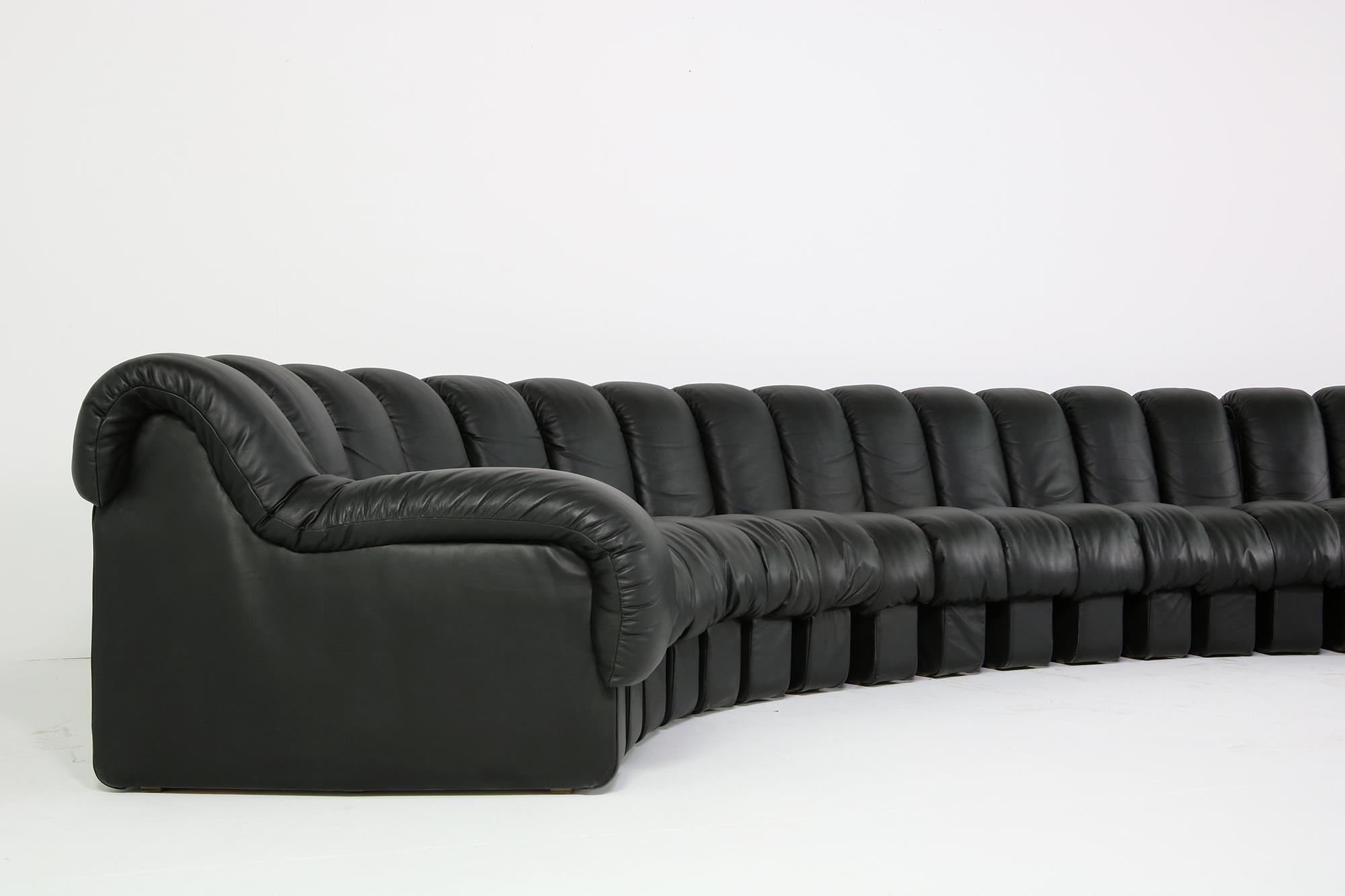 Beautiful 1980s Black De Sede DS 600 Lounge Leather Sofa in Full Leather Edition For Sale 4
