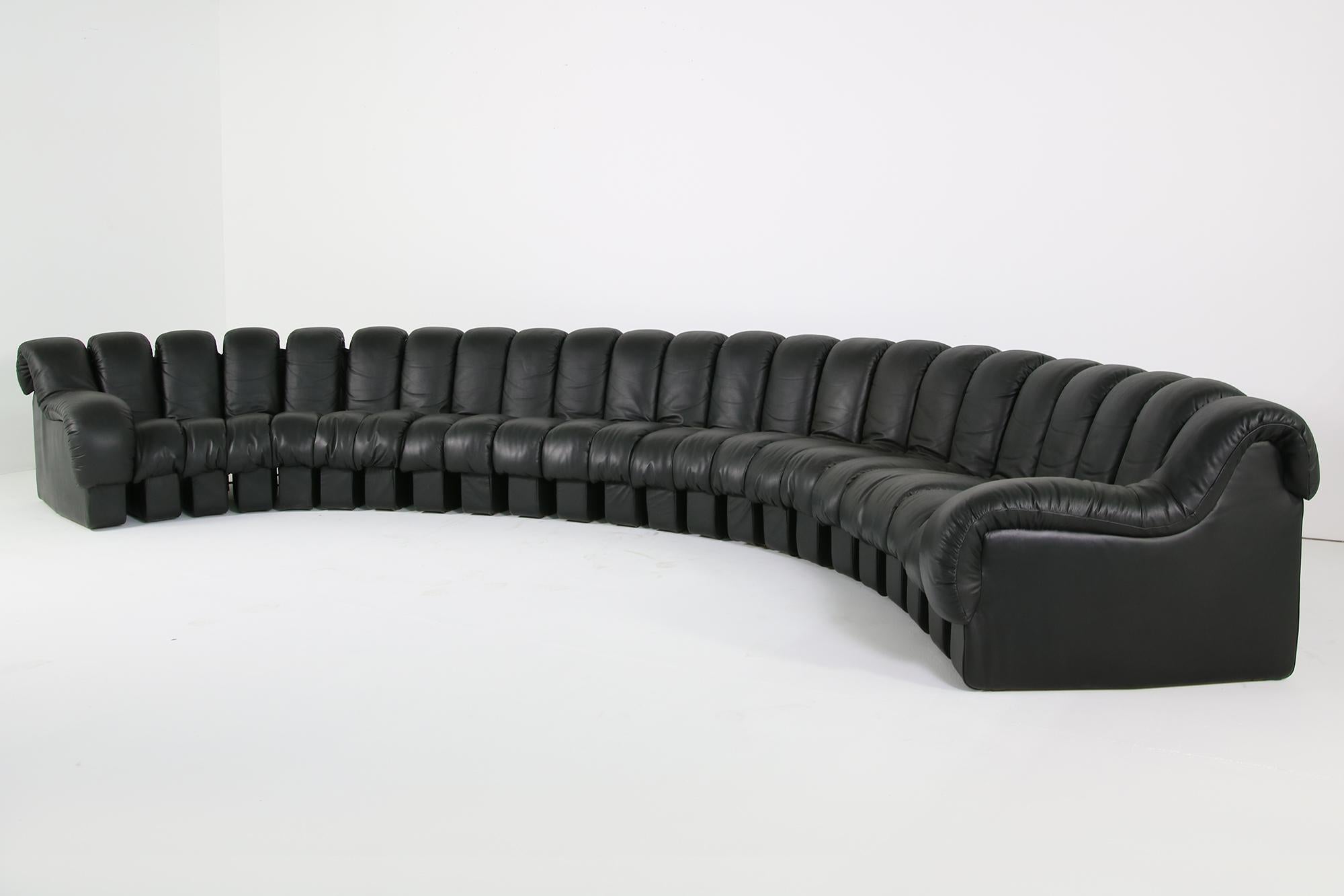 Beautiful 1980s Black De Sede DS 600 Lounge Leather Sofa in Full Leather Edition For Sale 6