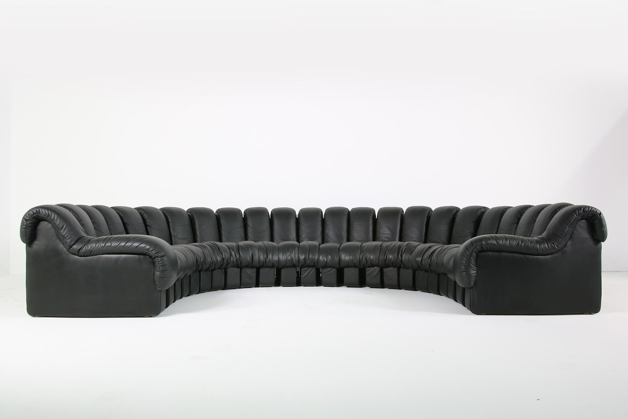 Beautiful 1980s Black De Sede DS 600 Lounge Leather Sofa in Full Leather Edition For Sale 2