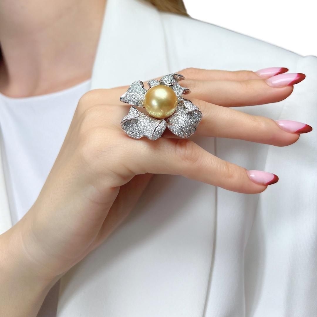 Beautiful 19.83ct Salt Water Pearl and Diamonds Cocktail Ring in 18k White Gold 5