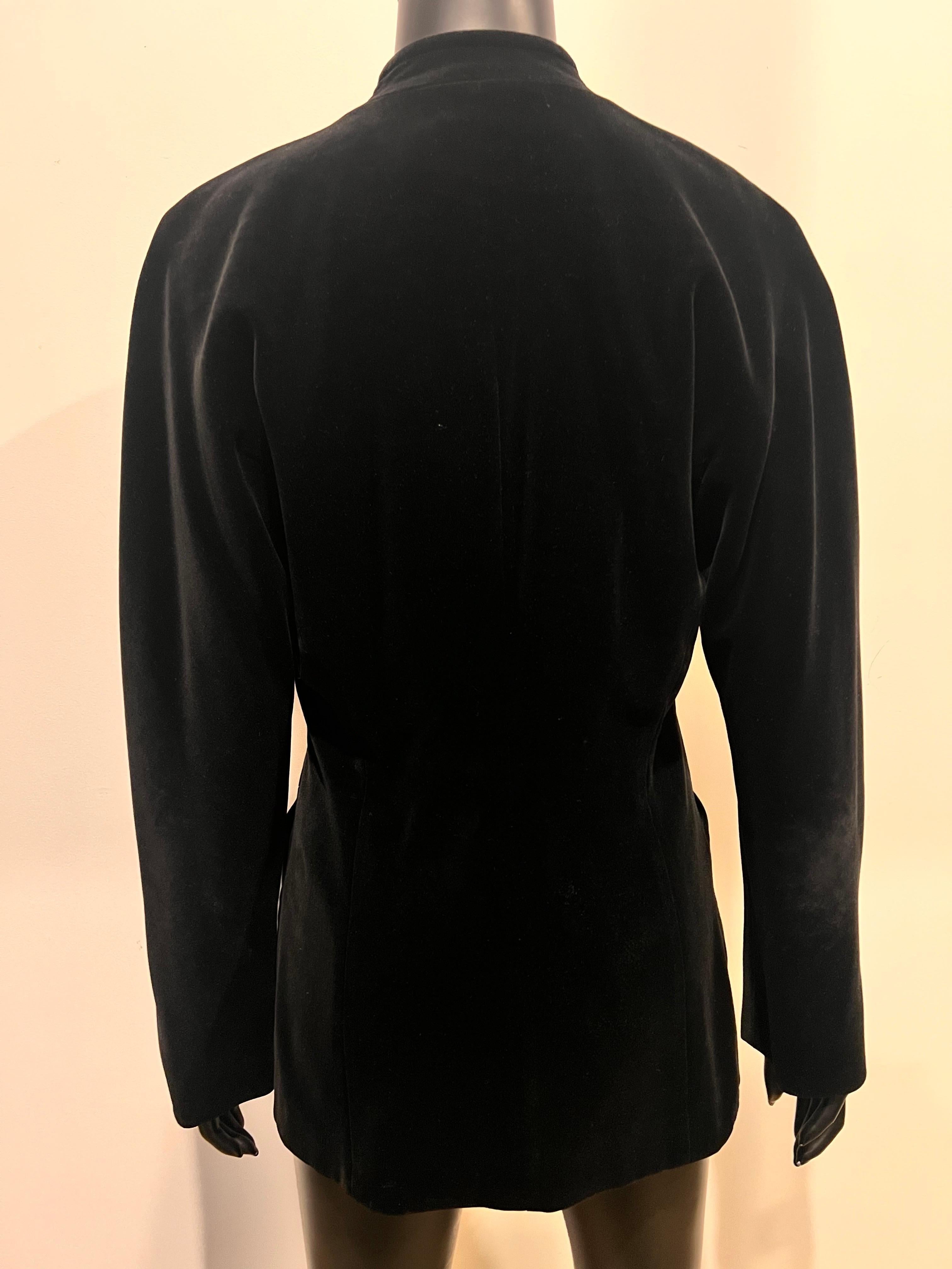 Beautiful ESCADA evening jacket coat with ornate ribbon embroidery, braid, tassels and crystal beading.

luxurious black velvet, fully lined. 

Size 38.
 Made in West Germany. 

