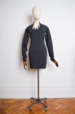 Schönes 1990er Romeo Gigli Graues langärmeliges Avantgarde-Body Con-Kleid aus Wolle mit langen Ärmeln