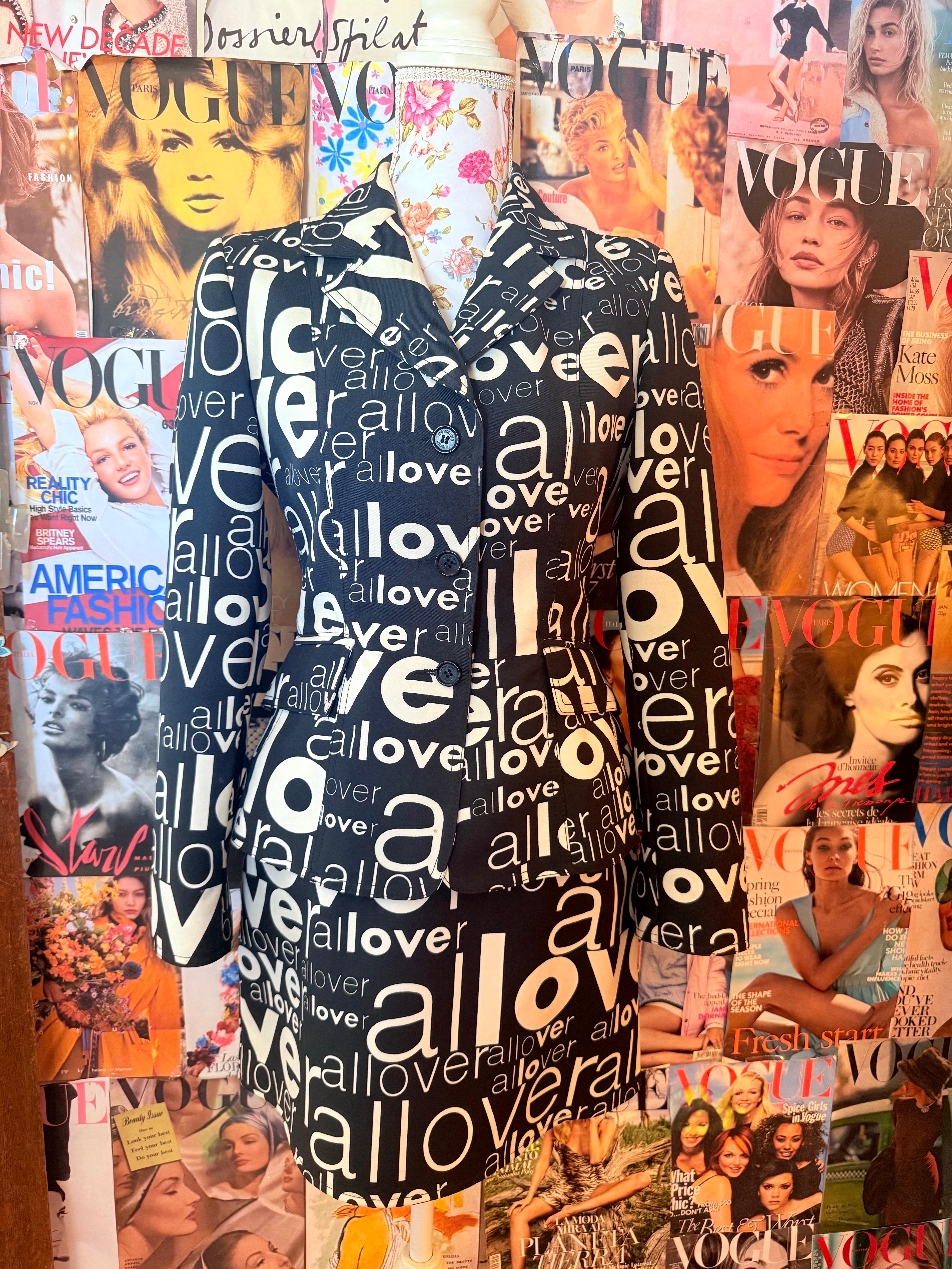 Precioso traje vintage de los años 90 de Moschino JEANS en Excelente estado para la venta en LAGNY-SUR-MARNE, FR