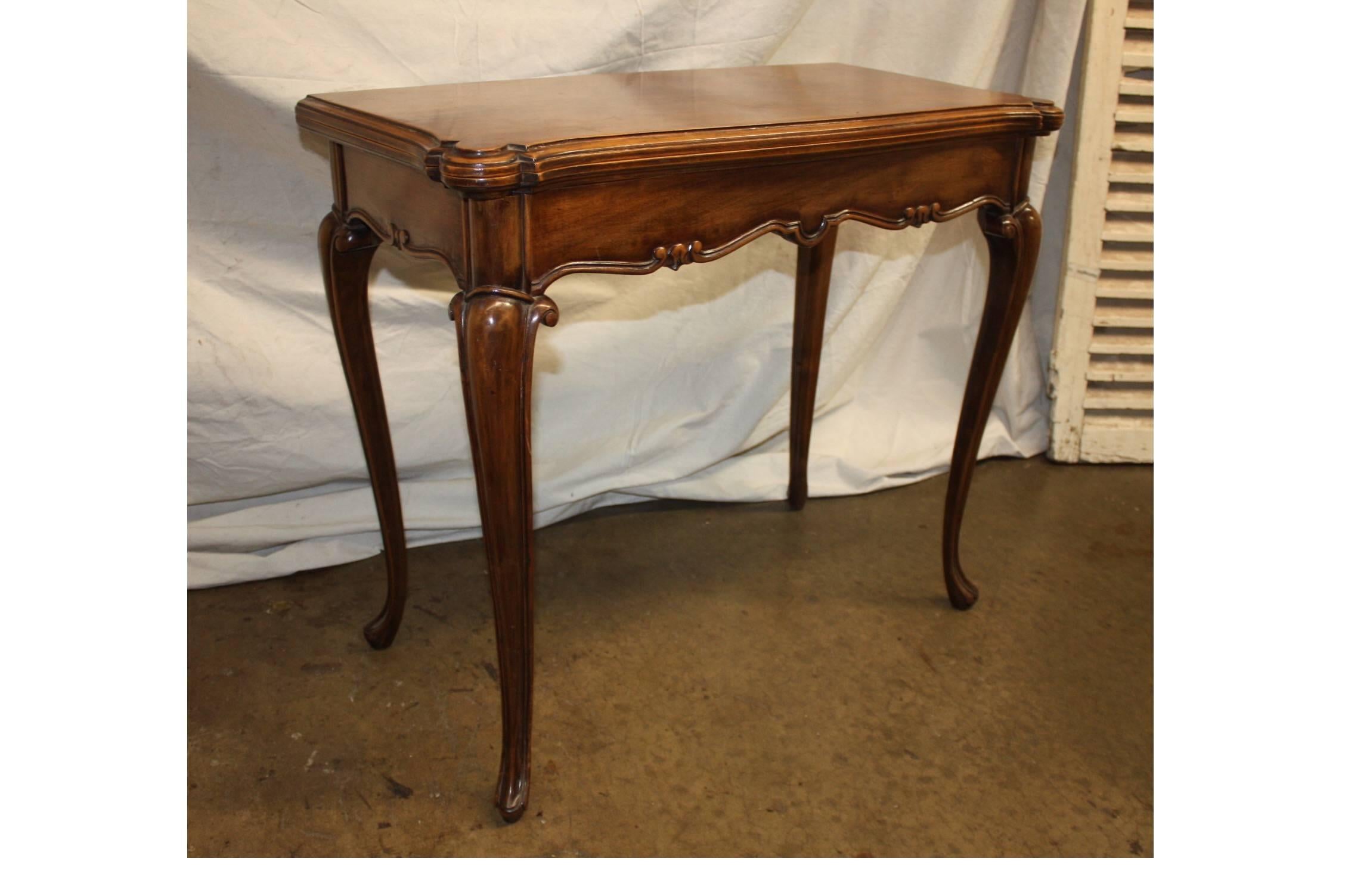 Schöner französischer Spieltisch aus dem 19. Jahrhundert im Stil Louis XV.
