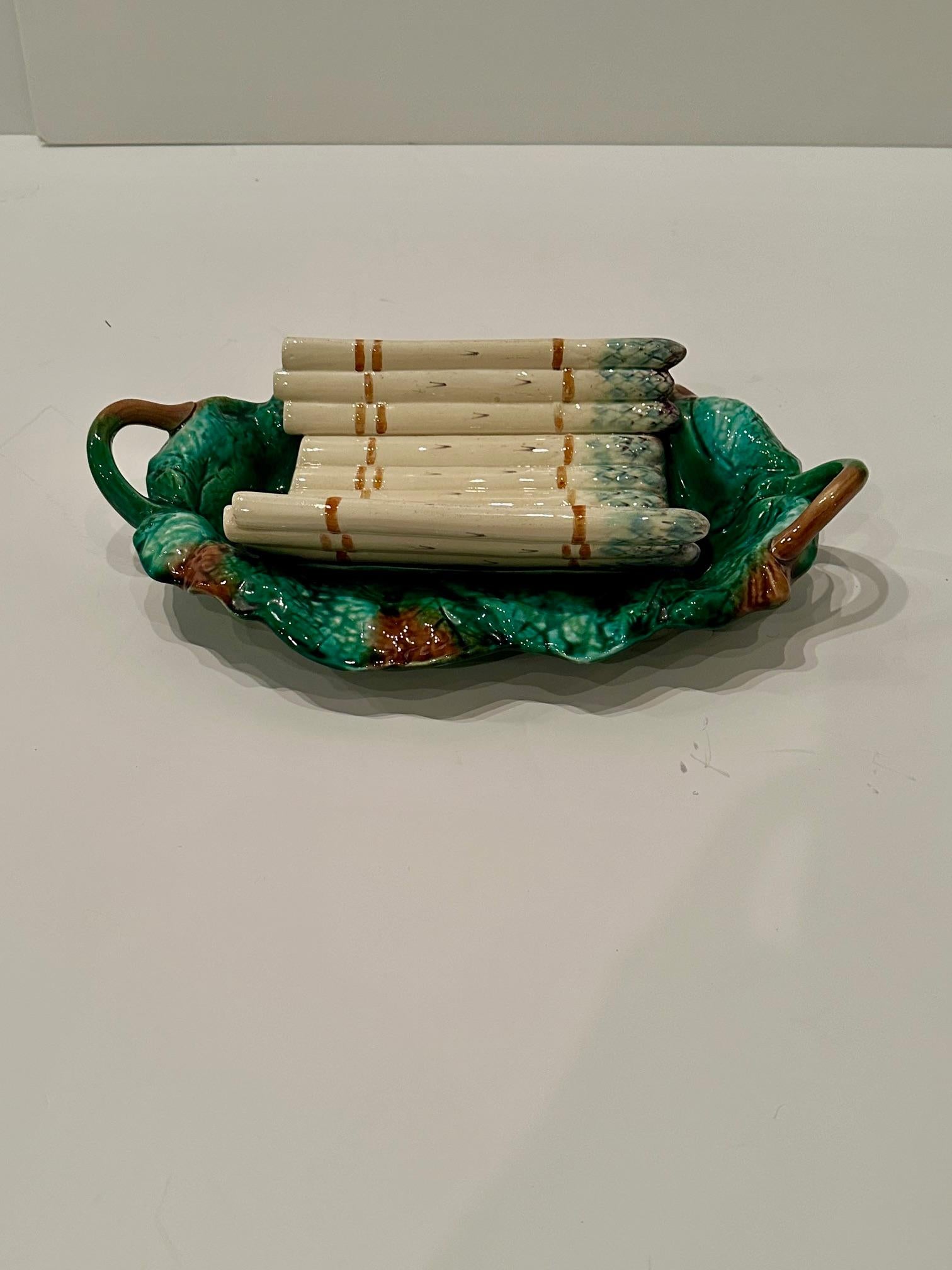 Beautiful 19th Century French Majolica Serving Dish For Sale 1
