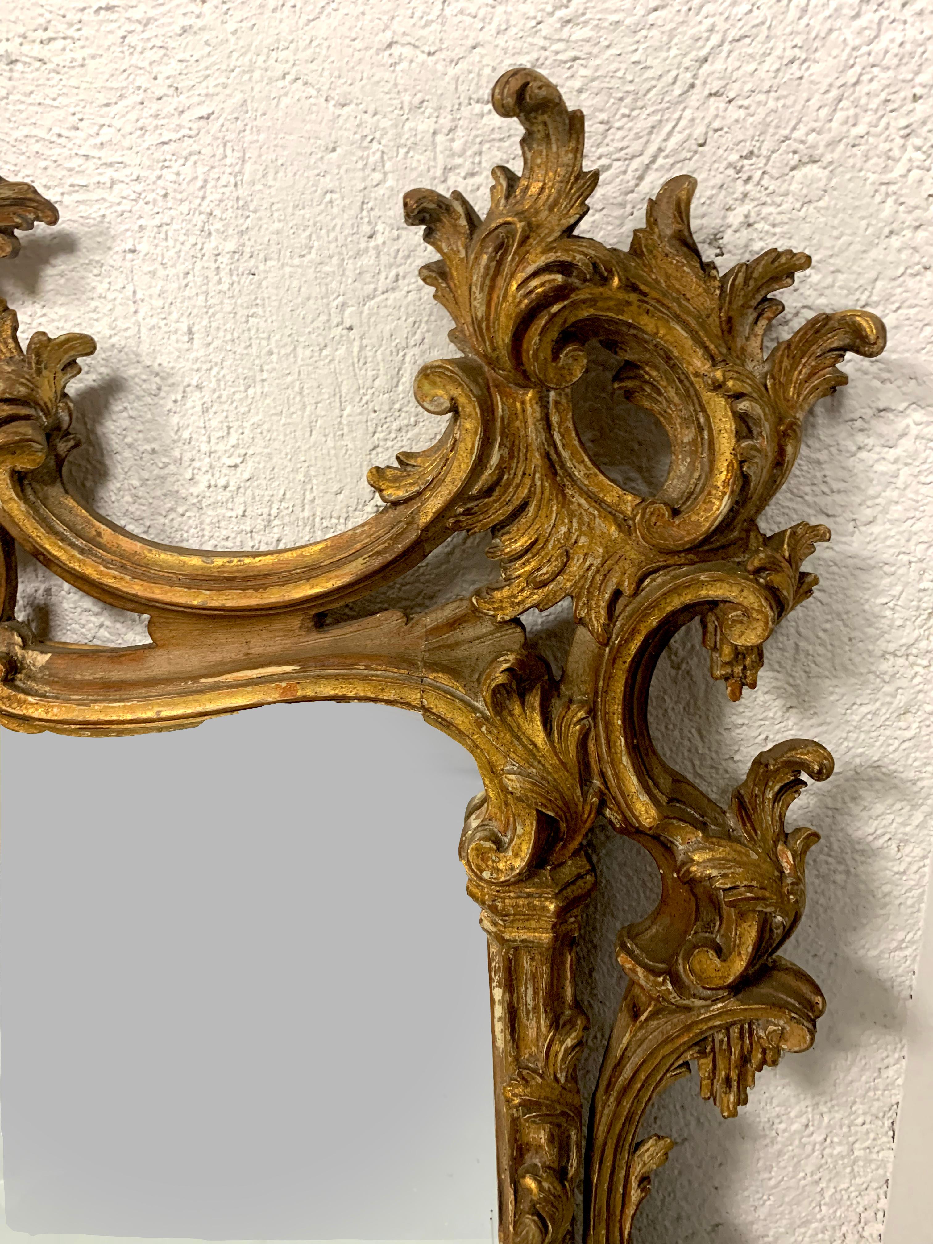 Schöner vergoldeter Holzspiegel aus dem 19 (Blattgold) im Angebot