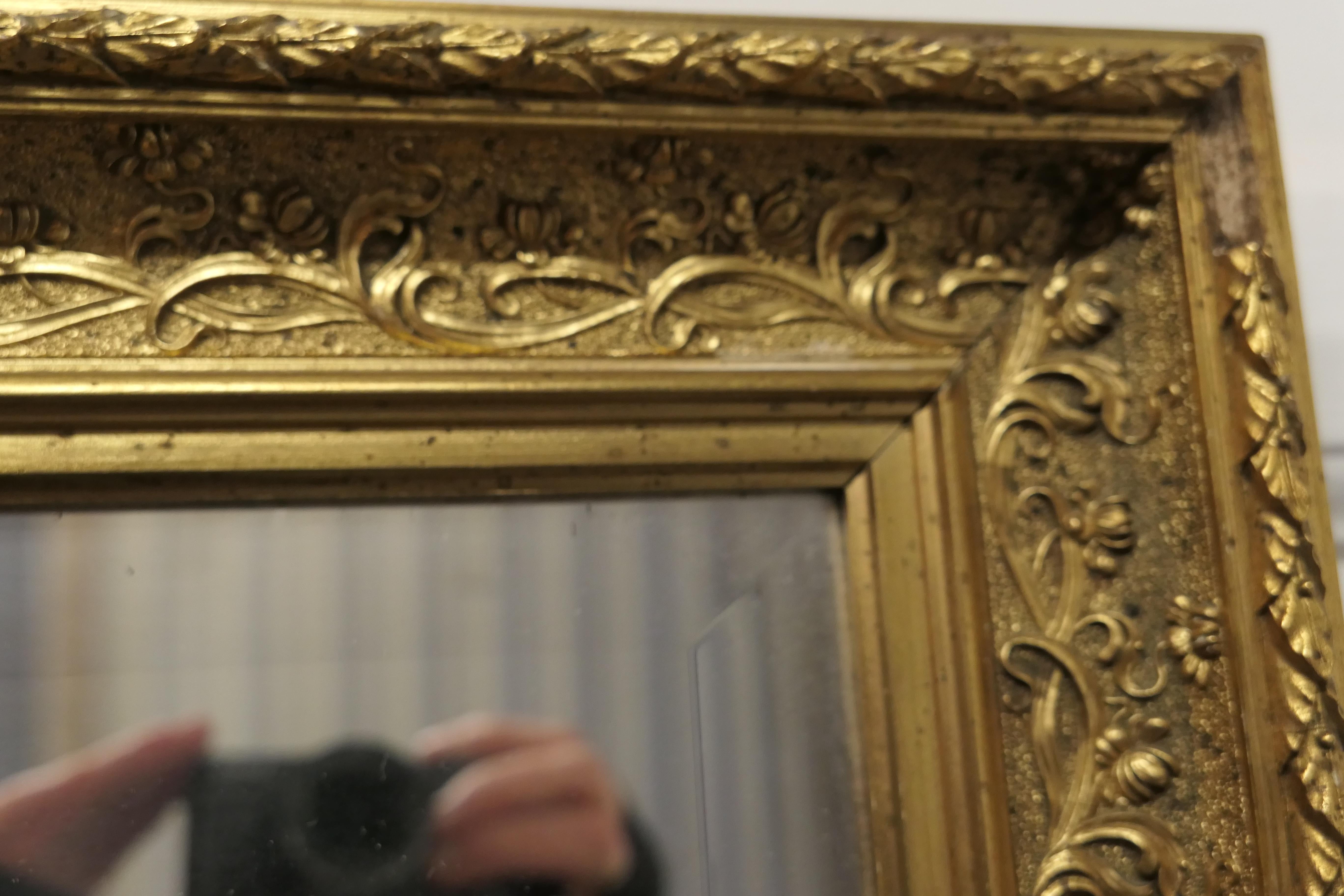 Fin du XIXe siècle Magnifique miroir mural doré du XIXe siècle    en vente