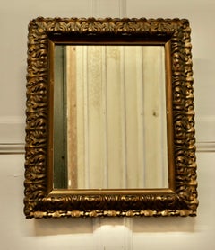 Bellissimo specchio da parete dorato del XIX secolo  Questo è un bellissimo specchio antico