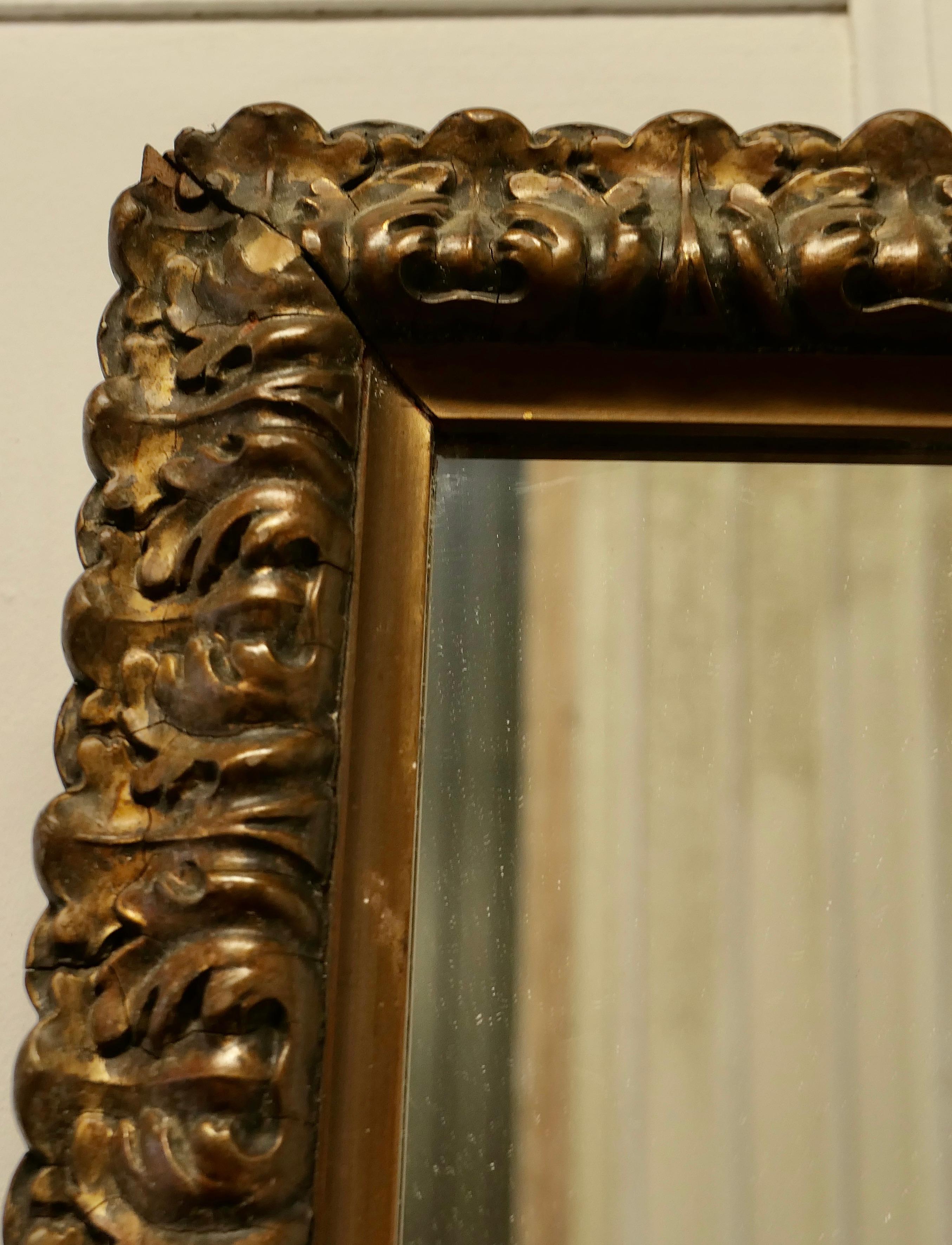 Victorien Magnifique miroir mural doré du 19ème siècle  C'est un joli miroir ancien   en vente