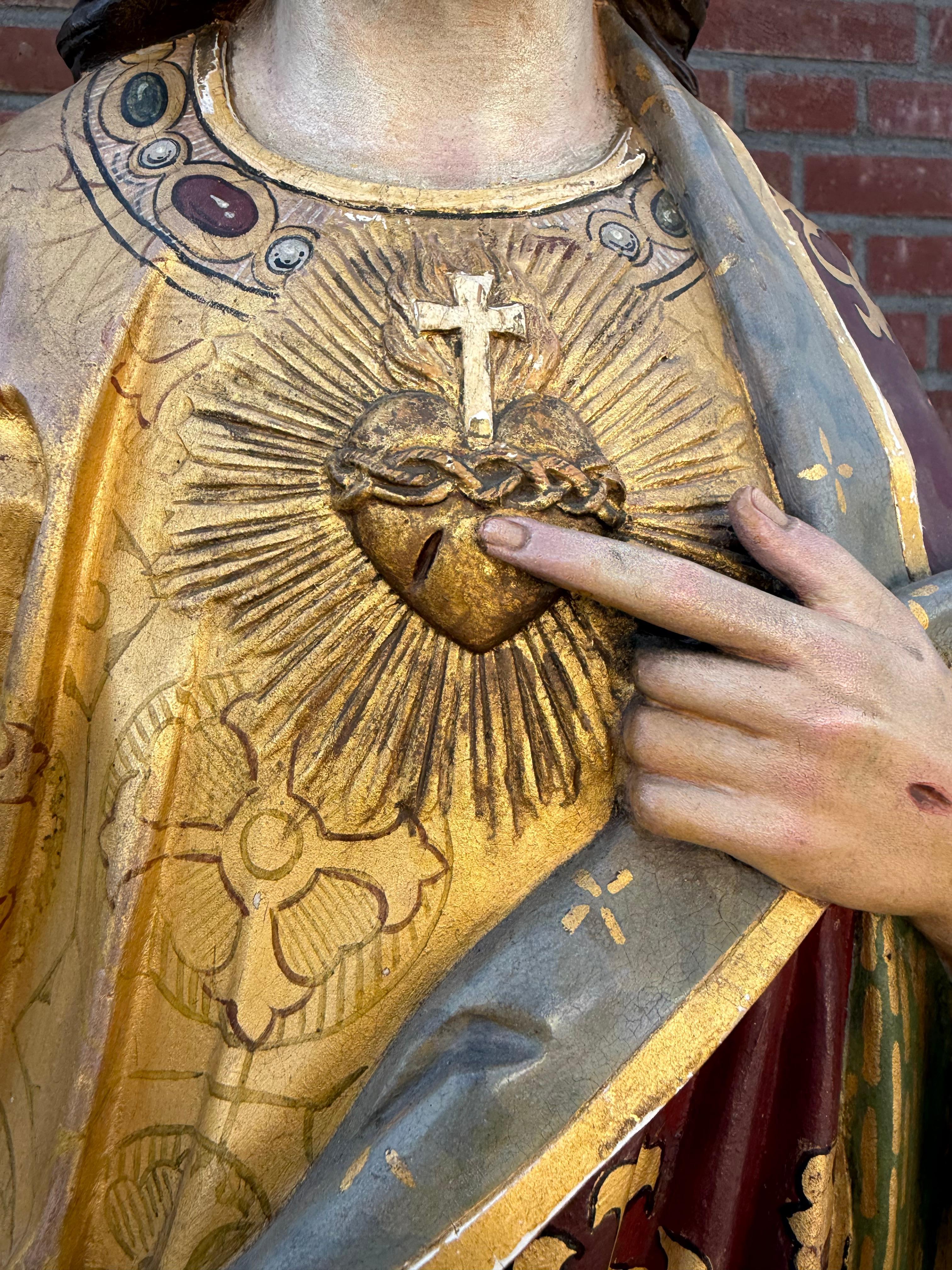 Bois Belle statue du Sacré-Cœur de Jésus du XIXe siècle en Clay and Wood polychrome en vente