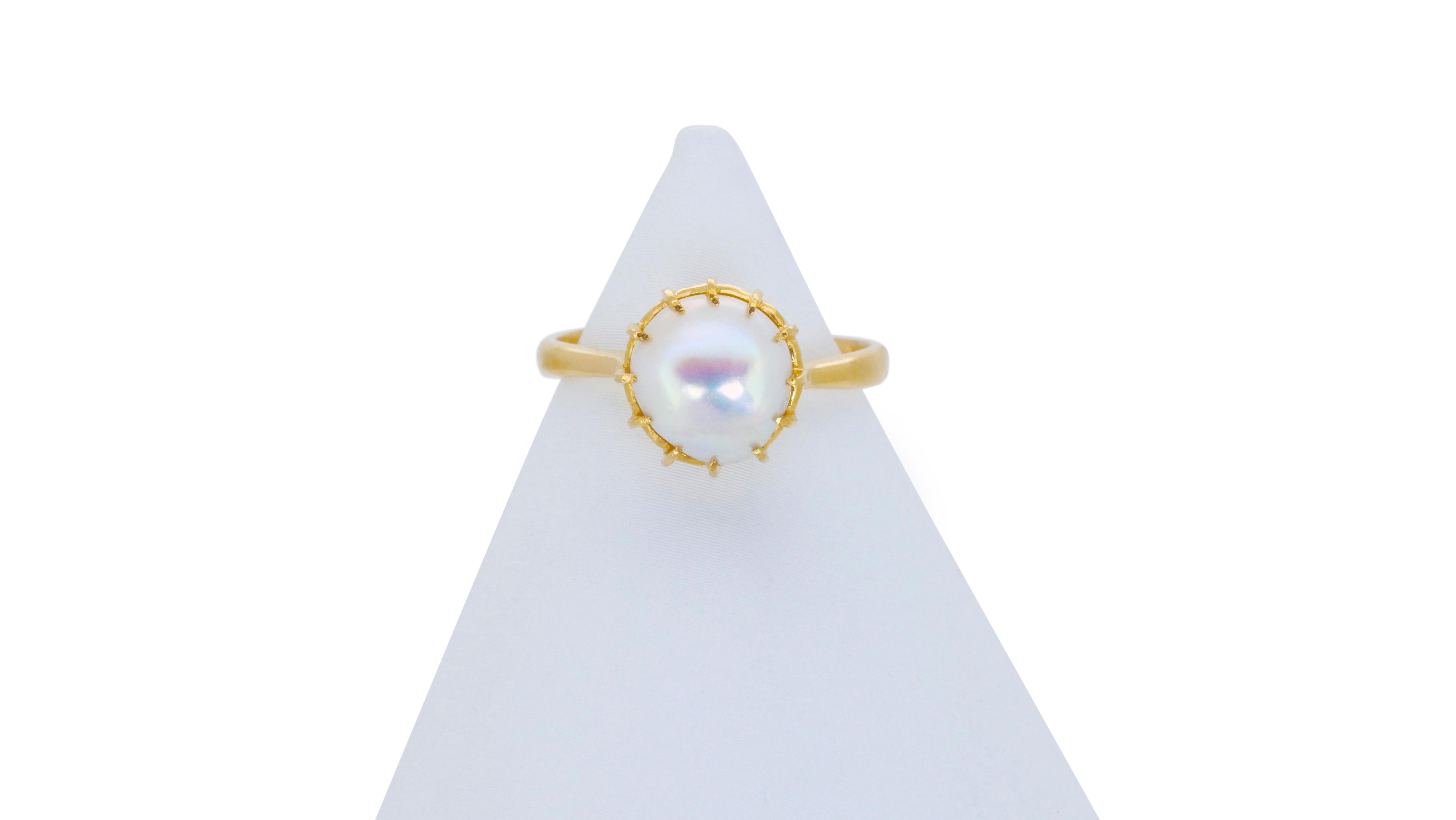 A beautiful ring with a dazzling Pearl as the center stone. The jewelry is made of 20k yellow Gold with a high quality polish. It comes with  NGI certificate and a fancy jewelry box.

Product Details: 
Metal: 20k Yellow Gold 
Main stone: 1 pcs tcw