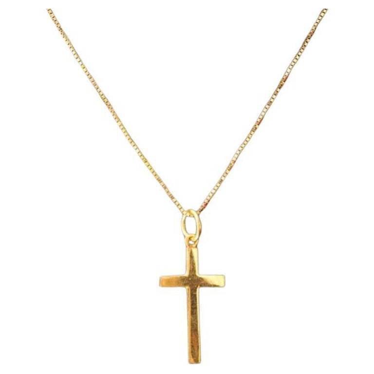 Beautiful 22K Yellow Gold Cross Pendant Necklace For Sale at 1stDibs