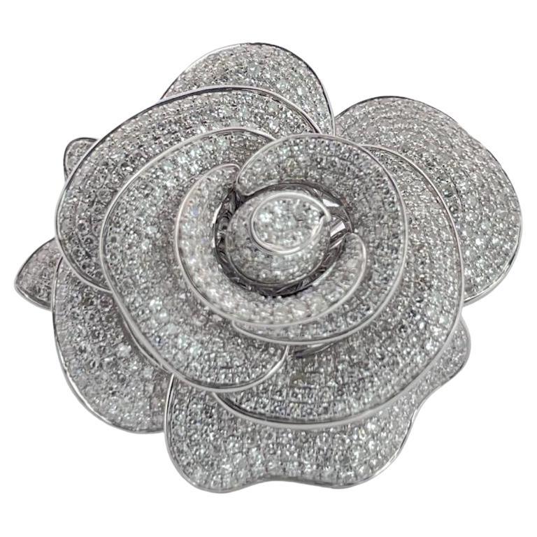 Beautiful 2.58 Carat 18K White Gold Massive White Natural Diamond Rose Ring