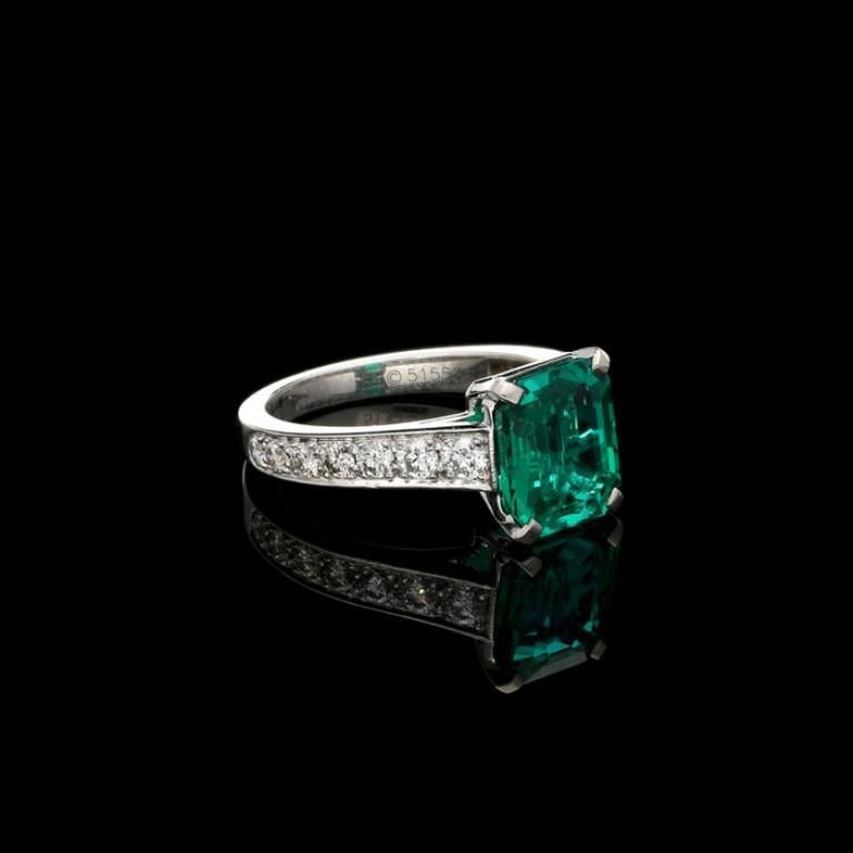 Beautiful 2.59ct Colombian Emerald & Diamond Platinum Solitaire Ring by Cartier 2