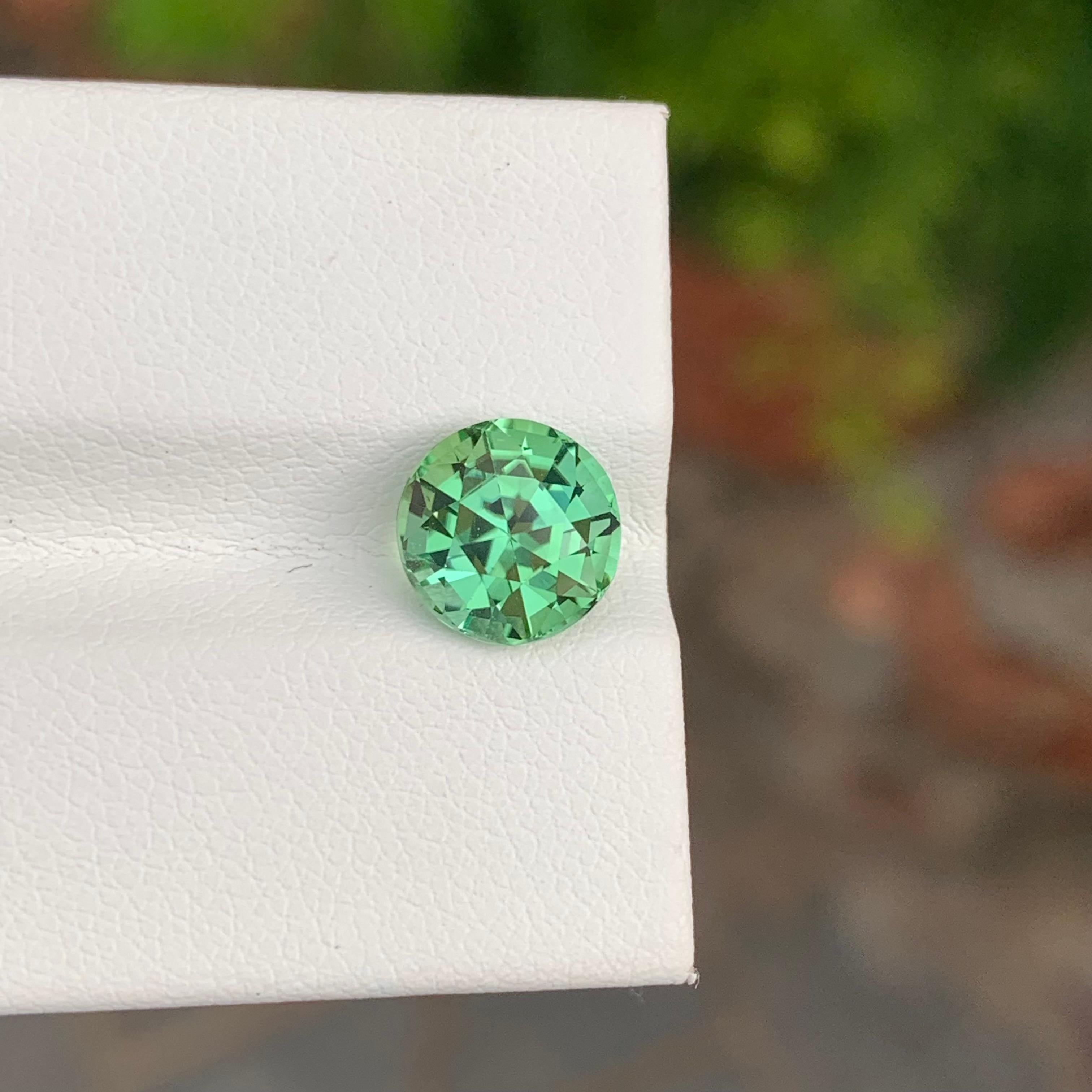 Arts and Crafts Loupe Clean 2.75 Carat Natural Loose Green Tourmaline Round Shape Gem en vente