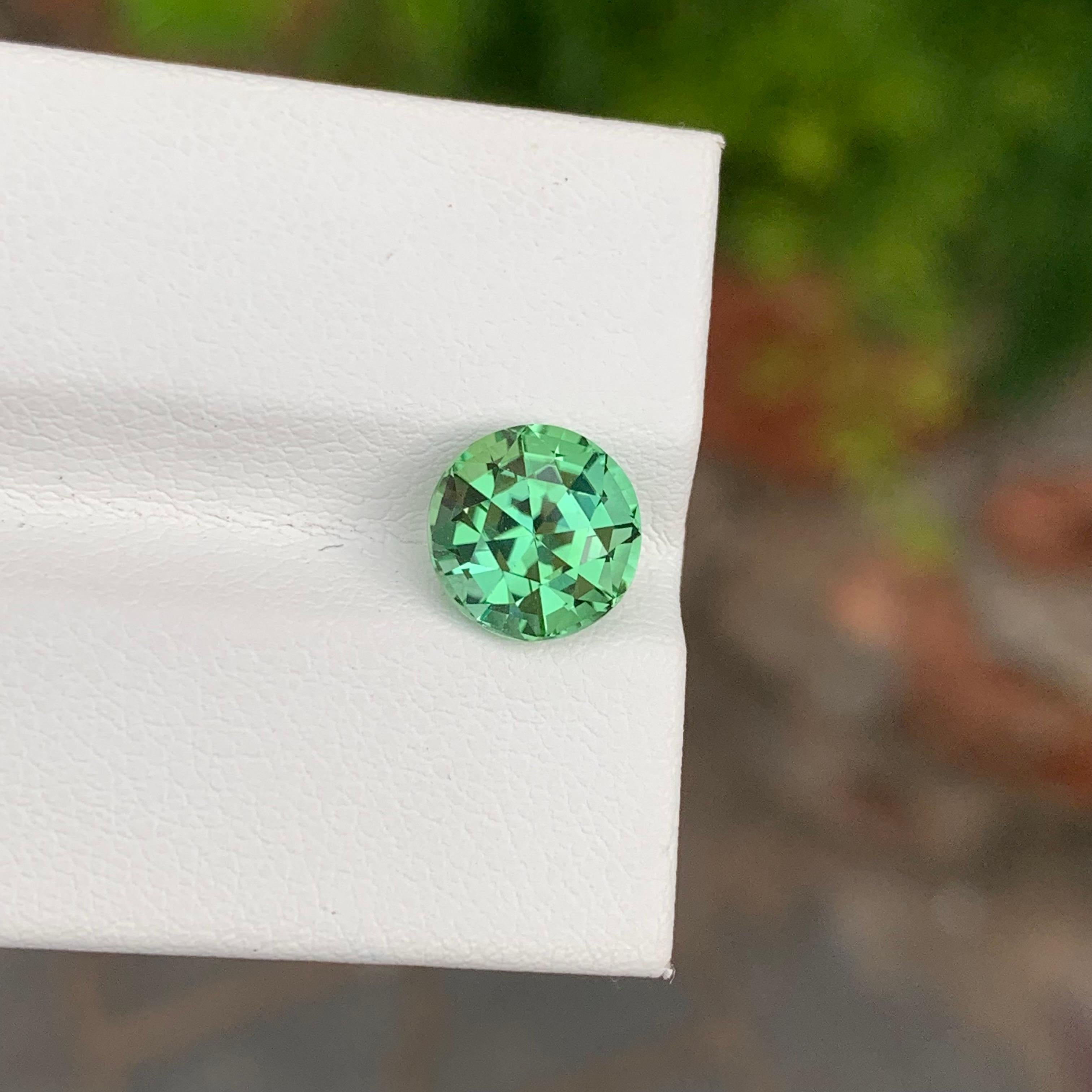 Taille ronde Loupe Clean 2.75 Carat Natural Loose Green Tourmaline Round Shape Gem en vente