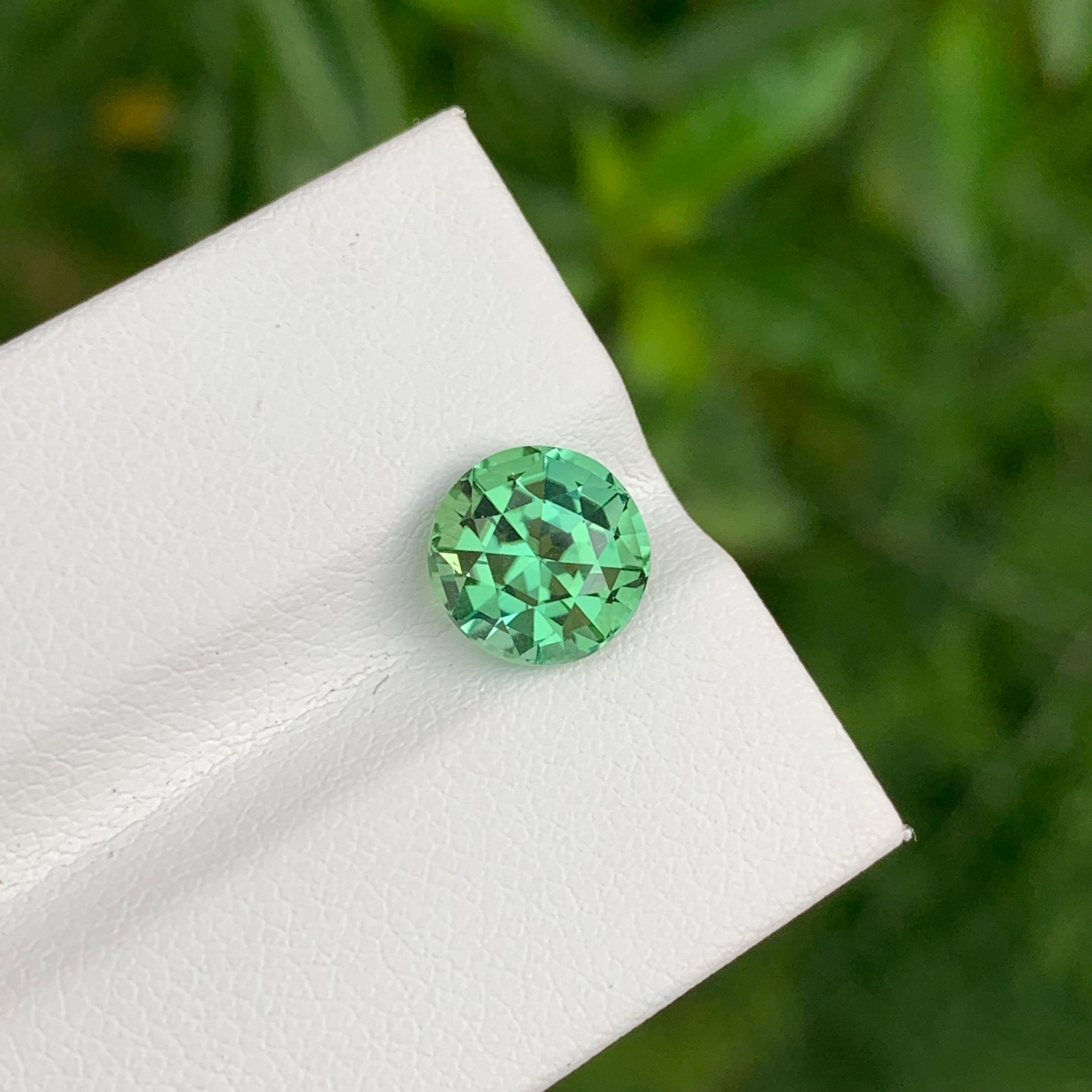 Loupe Clean 2.75 Carat Natural Loose Green Tourmaline Round Shape Gem en vente 1