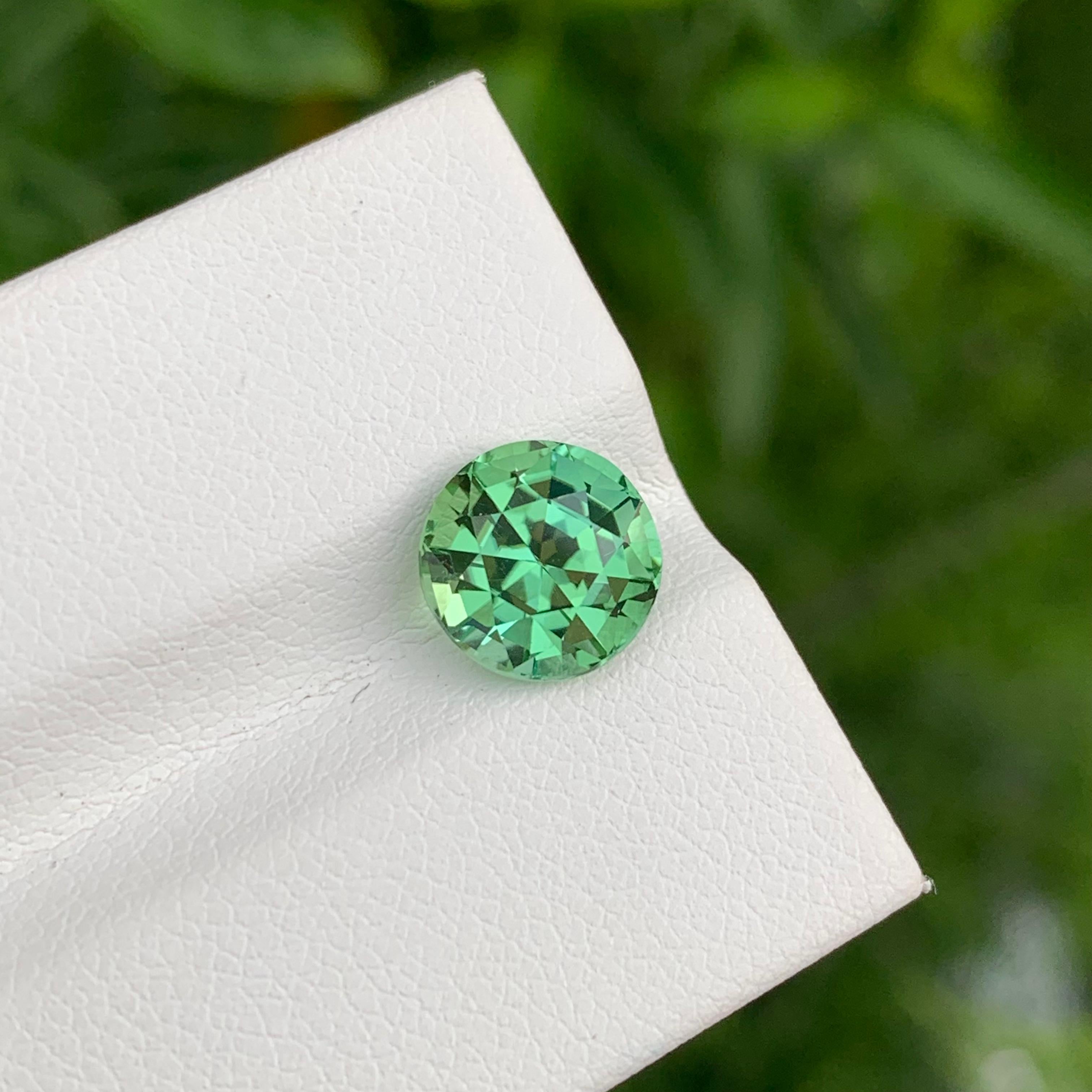Loupe Clean 2.75 Carat Natural Loose Green Tourmaline Round Shape Gem en vente 2