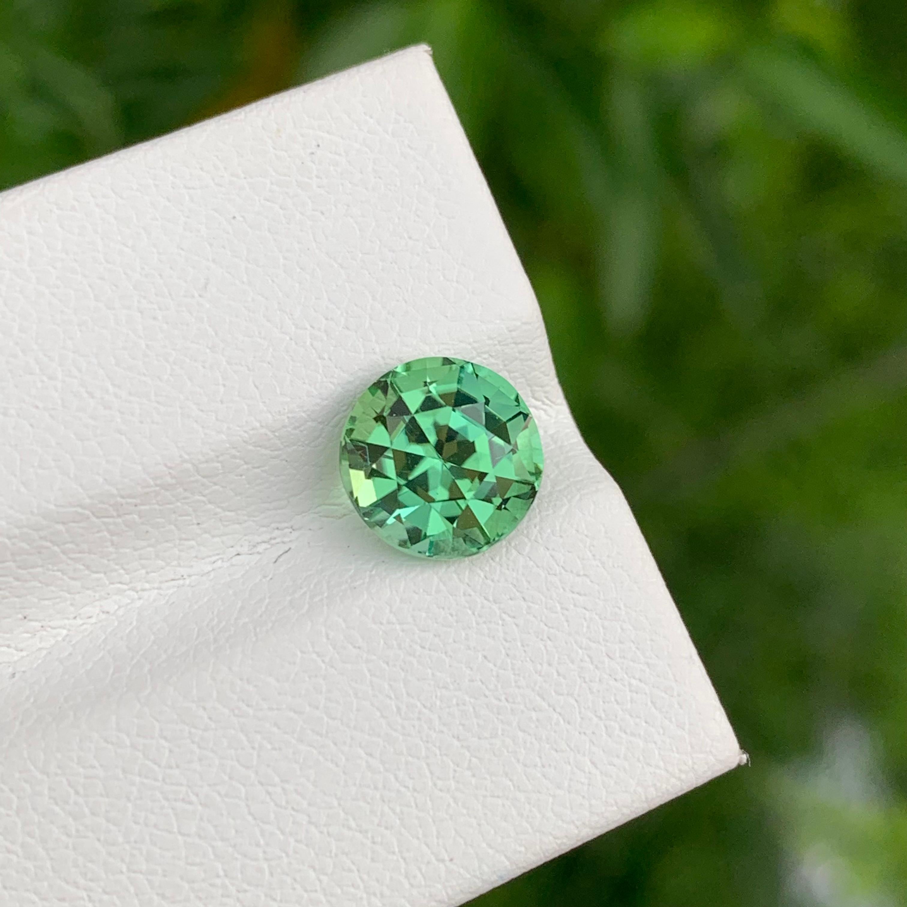 Loupe Clean 2.75 Carat Natural Loose Green Tourmaline Round Shape Gem en vente 3